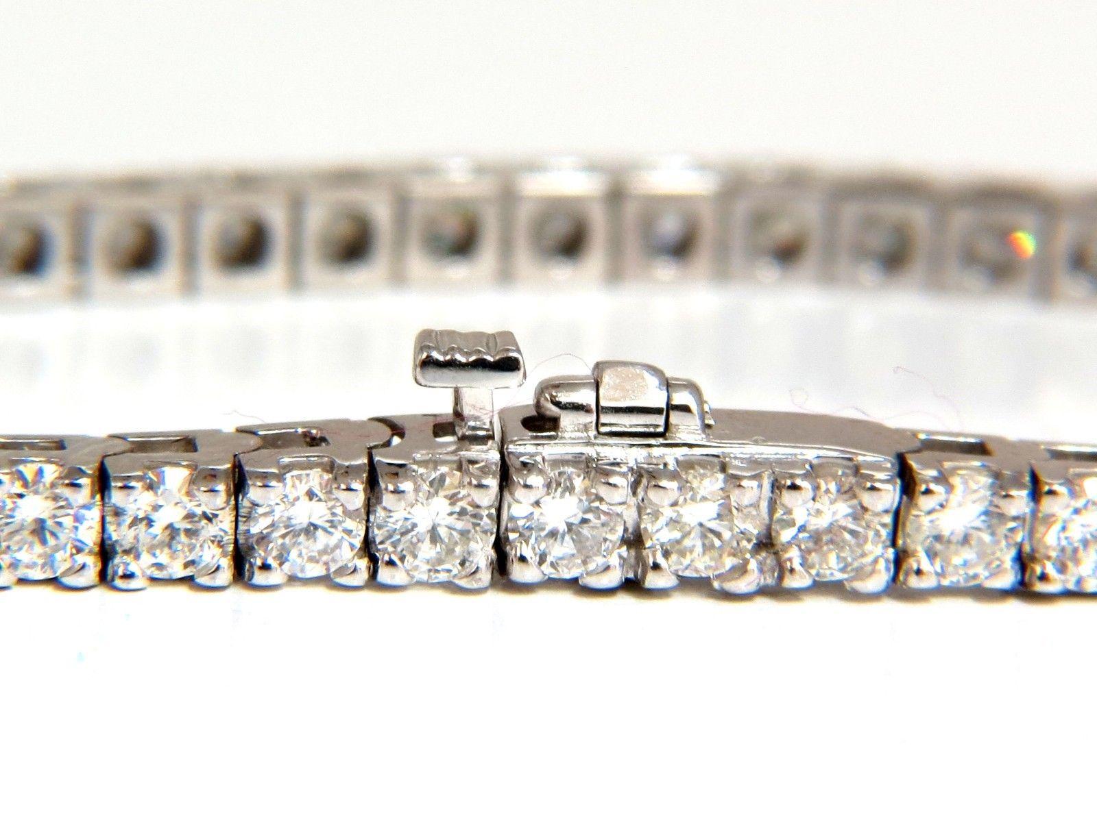 Classic Tennis

6.45ct. Natural  diamonds bracelet.

Round, full cuts 

F/G color 

Vs-2 clarity.

14kt. white gold 

7.2 Grams.

Width of bracelet: 3.4mm

7 inch wearable length

safety clasp/ snap lock

$18,000 Appraisal Certificate will accompany.