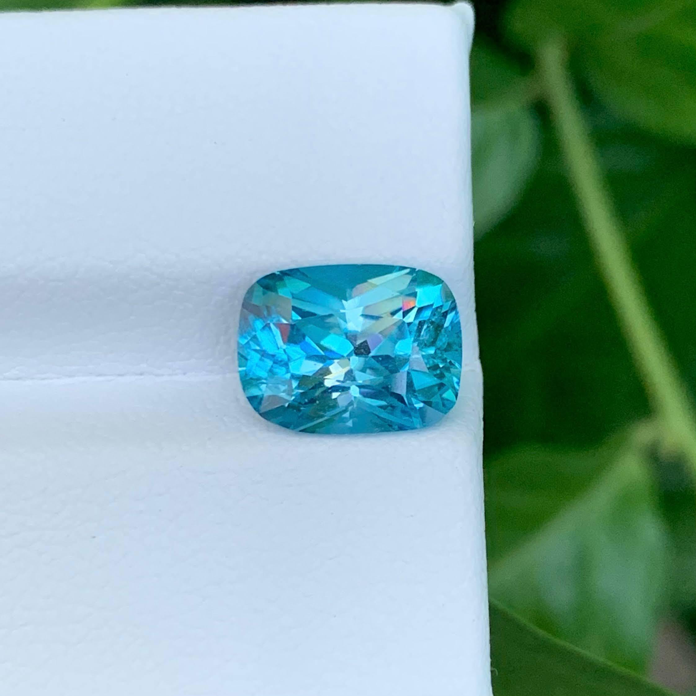 Poids 6,45 carats 
Dimensions 10,3 x 7,85 x 5,80 mm
Traitement Aucun 
Origine Cambodge
Clarté VVS 
Forme Coupe Coussin fantaisie 





Ce zircon bleu naturel en vrac de 6,45 carats est une pierre précieuse éblouissante provenant des mines riches en
