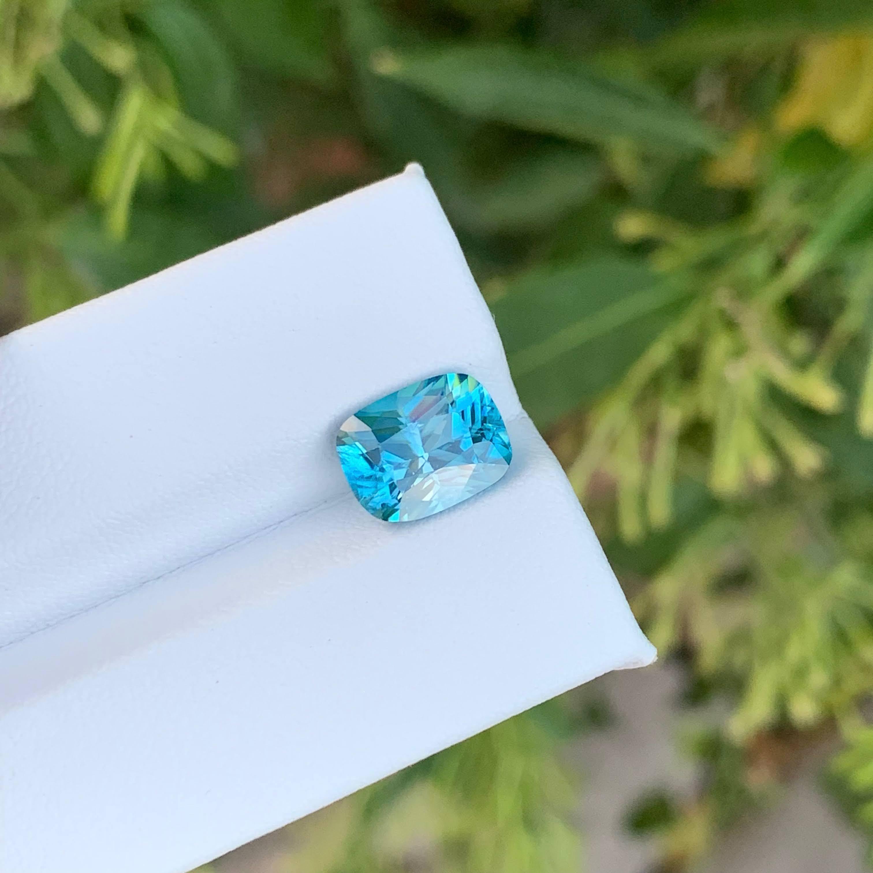 Moderne 6.45 Carat Natural Loose Blue Zircon Stone Cushion Cut Cambodian Gemstone (pierre précieuse cambodgienne) en vente