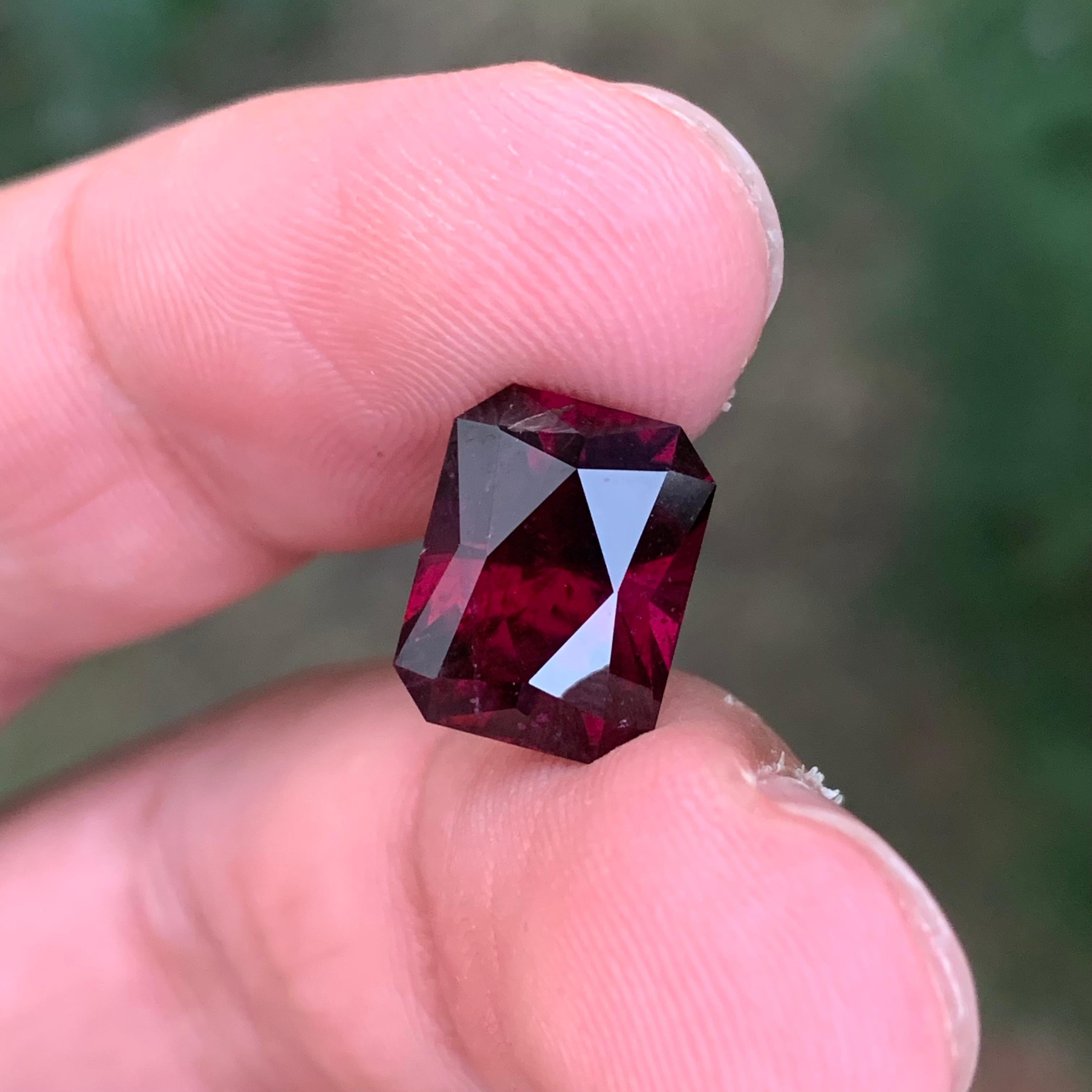 Taille émeraude 6.45 Carat Natural Loose Rhodolite Garnet Emerald Shape Gemstone (grenat rhodolite en vrac de forme émeraude) en vente