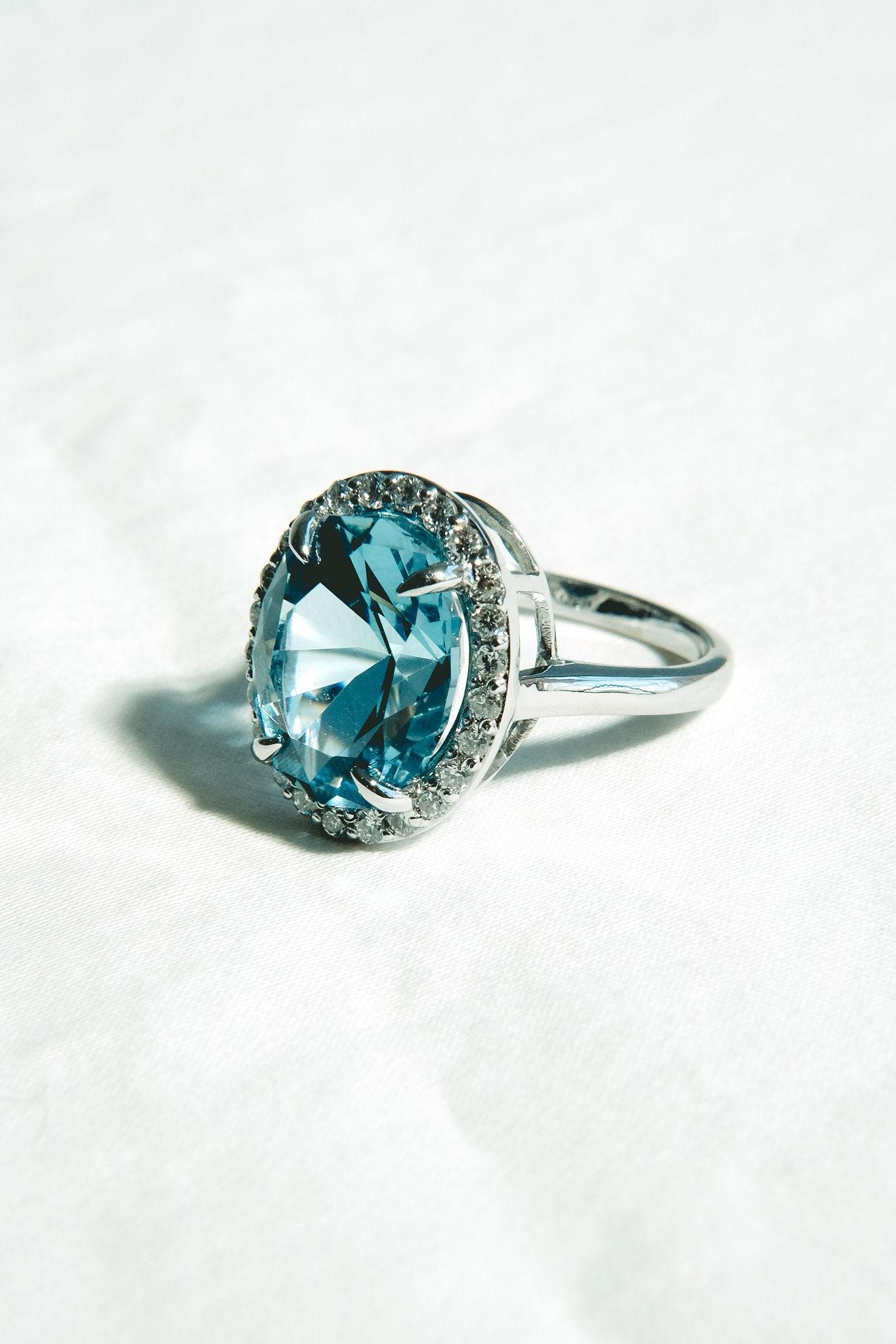 6.45ct Aquamarine & .48ct Diamond Ring-Oval Cut-18KT White Gold-GIA Certified For Sale 4