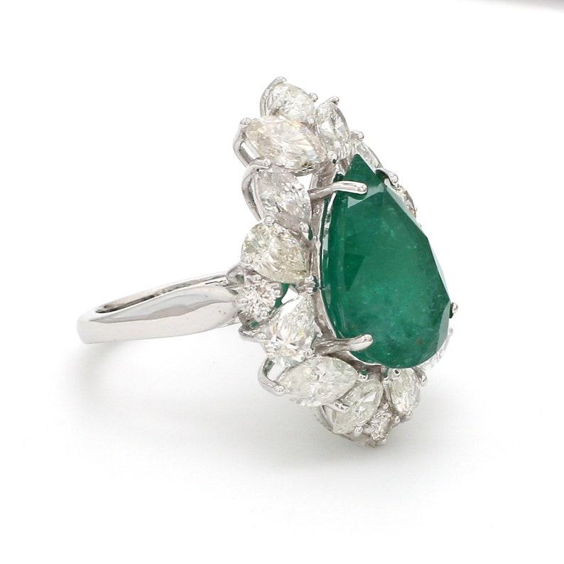 Modern 6.47 Carat Emerald 3.75 Carat Diamond 14 Karat Gold Ring For Sale