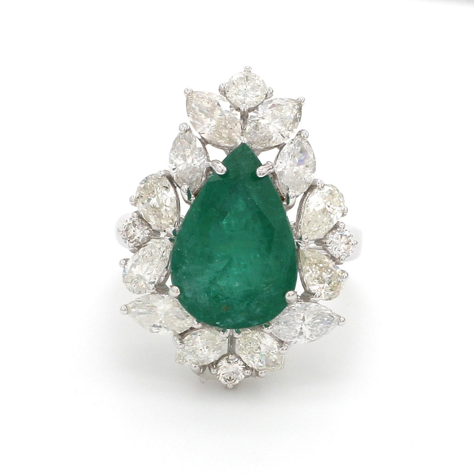 Pear Cut 6.47 Carat Emerald 3.75 Carat Diamond 14 Karat Gold Ring For Sale