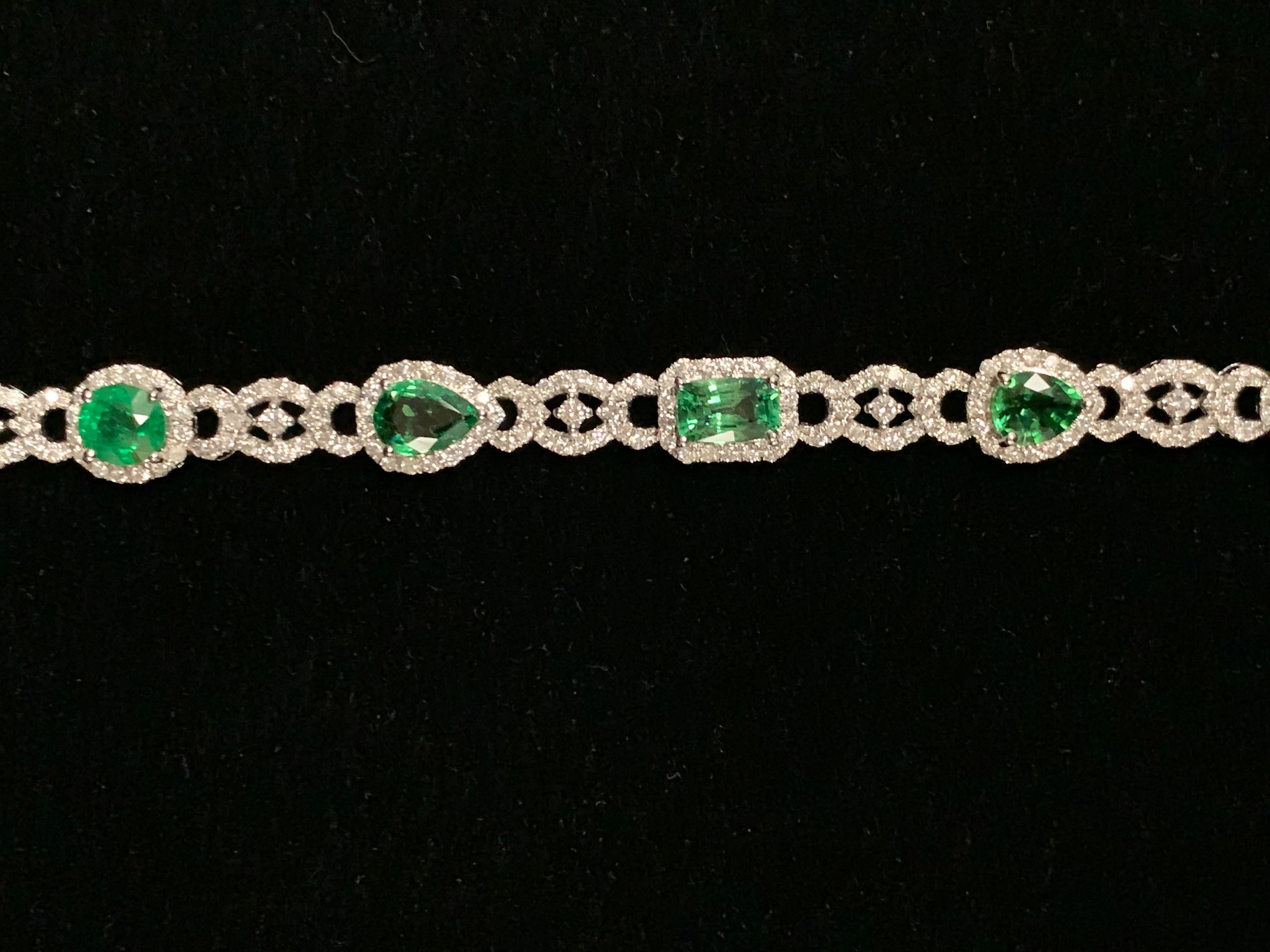 Bracelet jonc en diamants et grenats verts de 6,47 carats en vente 2