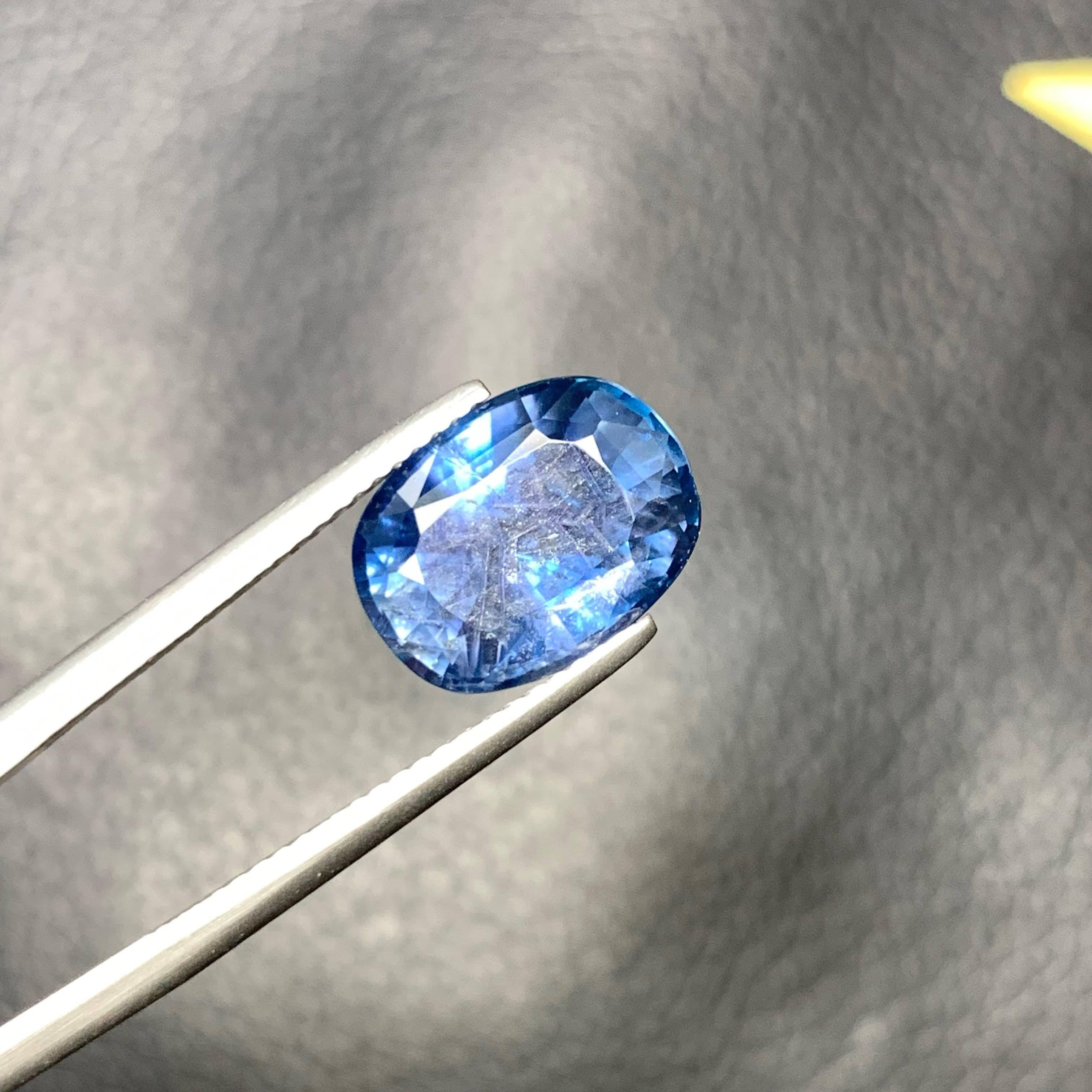 Taglio ovale 6.47 carats GGI Certified Loose Blue Sapphire Oval Cut Madagascar's Gemstone in vendita