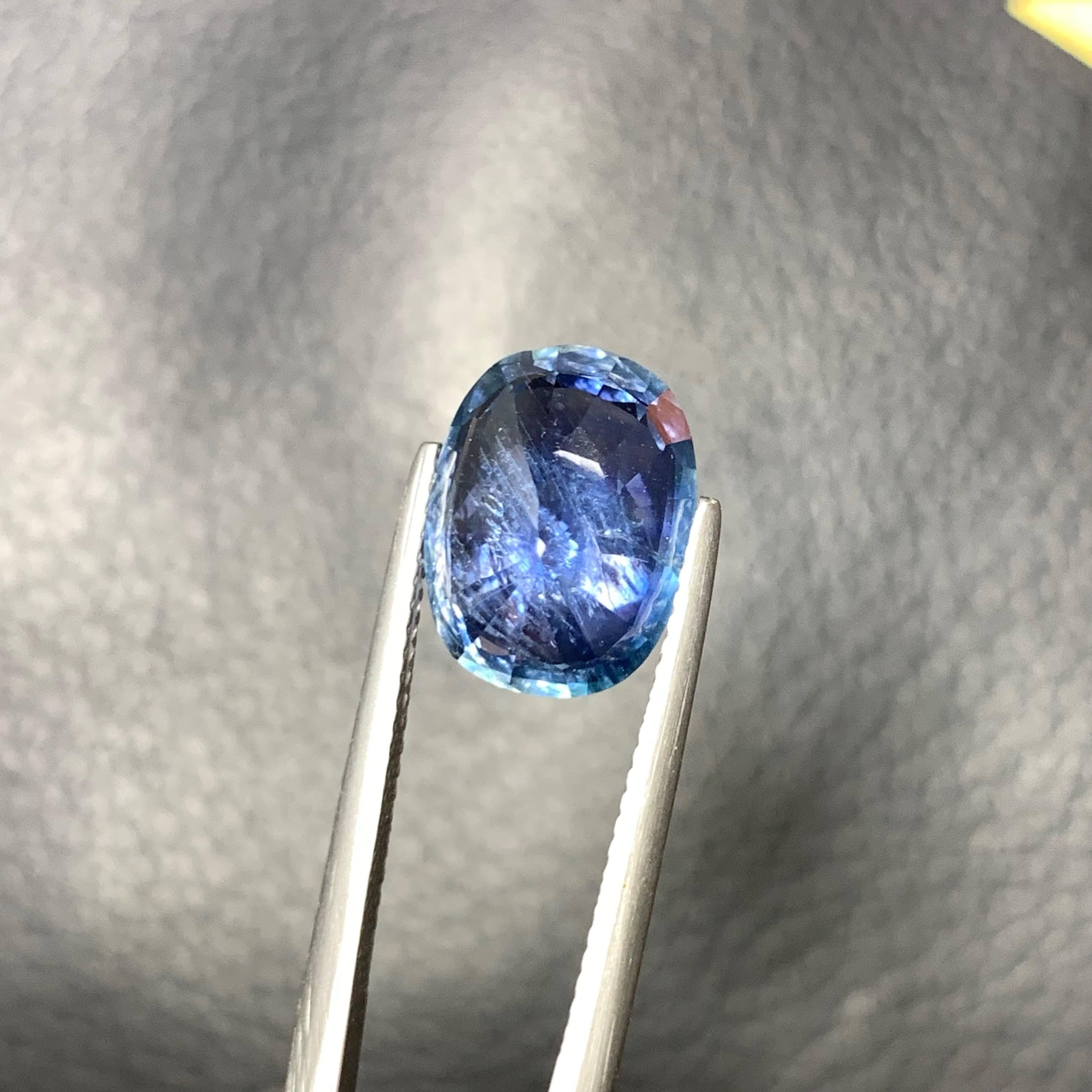 6.47 carats GGI Certified Loose Blue Sapphire Oval Cut Madagascar's Gemstone In condizioni Nuovo in vendita a Bangkok, TH