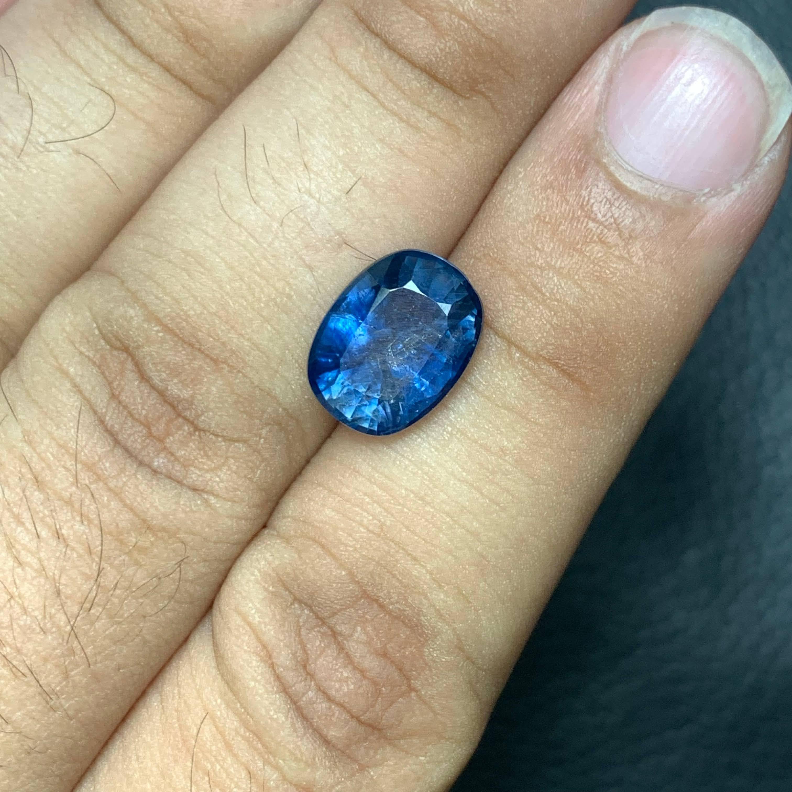 da uomo o donna 6.47 carats GGI Certified Loose Blue Sapphire Oval Cut Madagascar's Gemstone in vendita