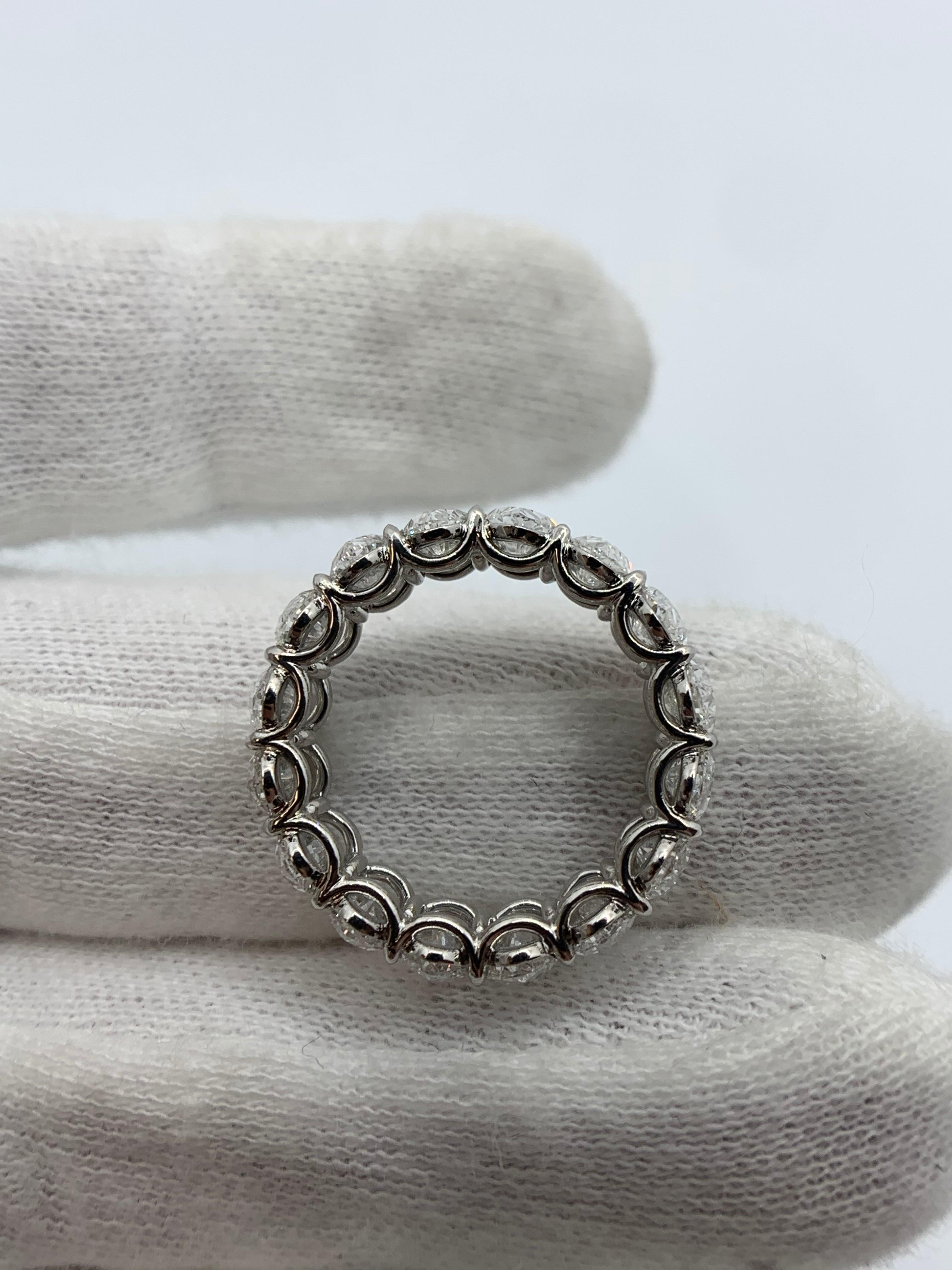 6,48 Karat GIA zertifizierter ovaler Diamant-Eternity-Ring im Zustand „Neu“ im Angebot in New York, NY