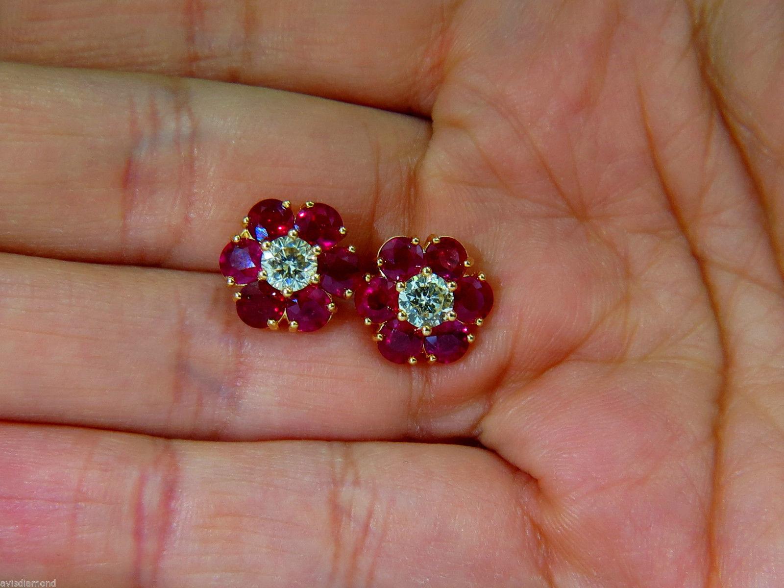 Taille ronde 6.48 Carat Natural Fine Gem Ruby Diamond Cluster Earrings 14 Karat Vivid Diamonds en vente