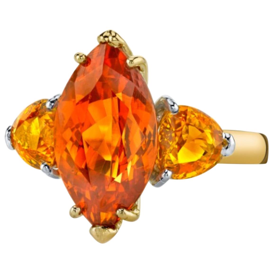 Dreisteiniger Ring aus Gelbgold mit Spessartin, Mandarin-Granat und gelbem Saphir