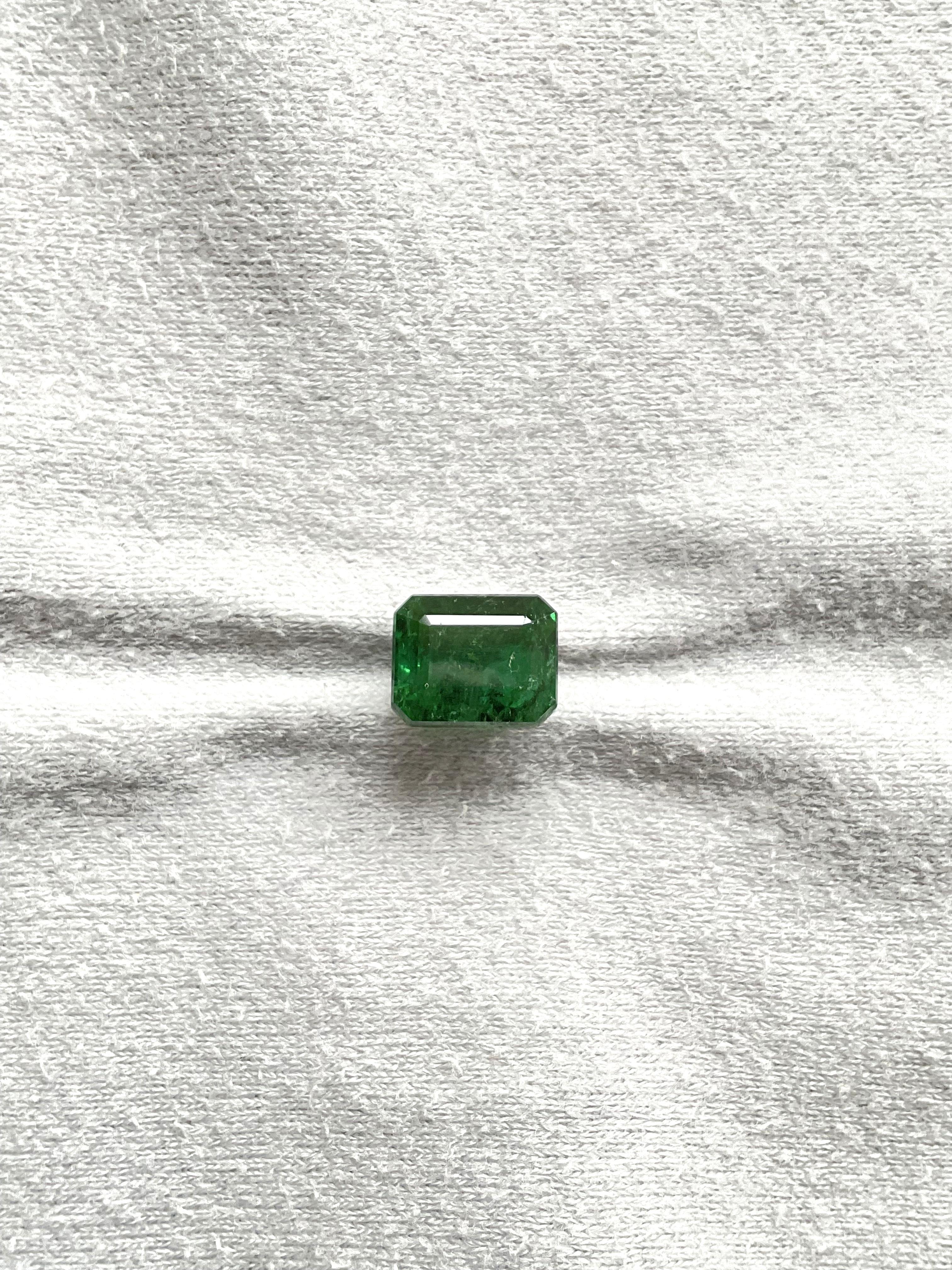Art déco Pierre naturelle de 6.48 carats, tourmaline verte octogonale taillée à facettes de qualité supérieure en vente