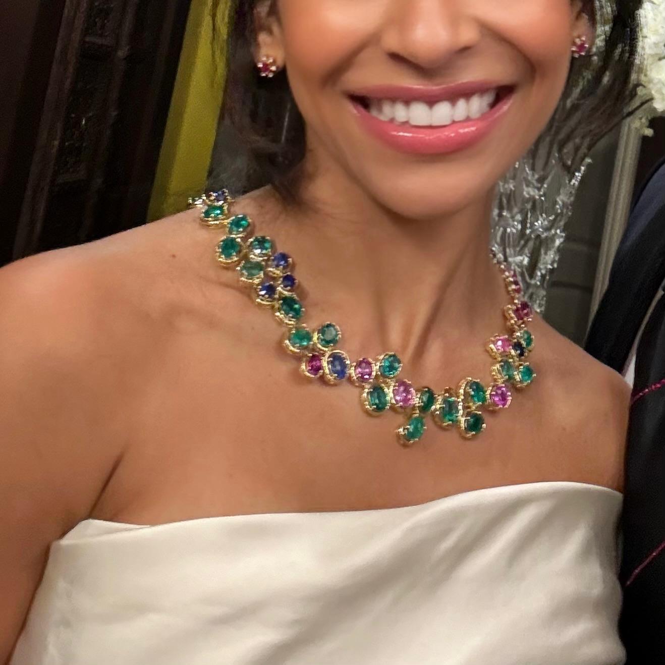 64.83 Carat Oval Green Emerald & Sapphire Necklace 18K Yellow Gold Exquisite In New Condition For Sale In Chicago, IL