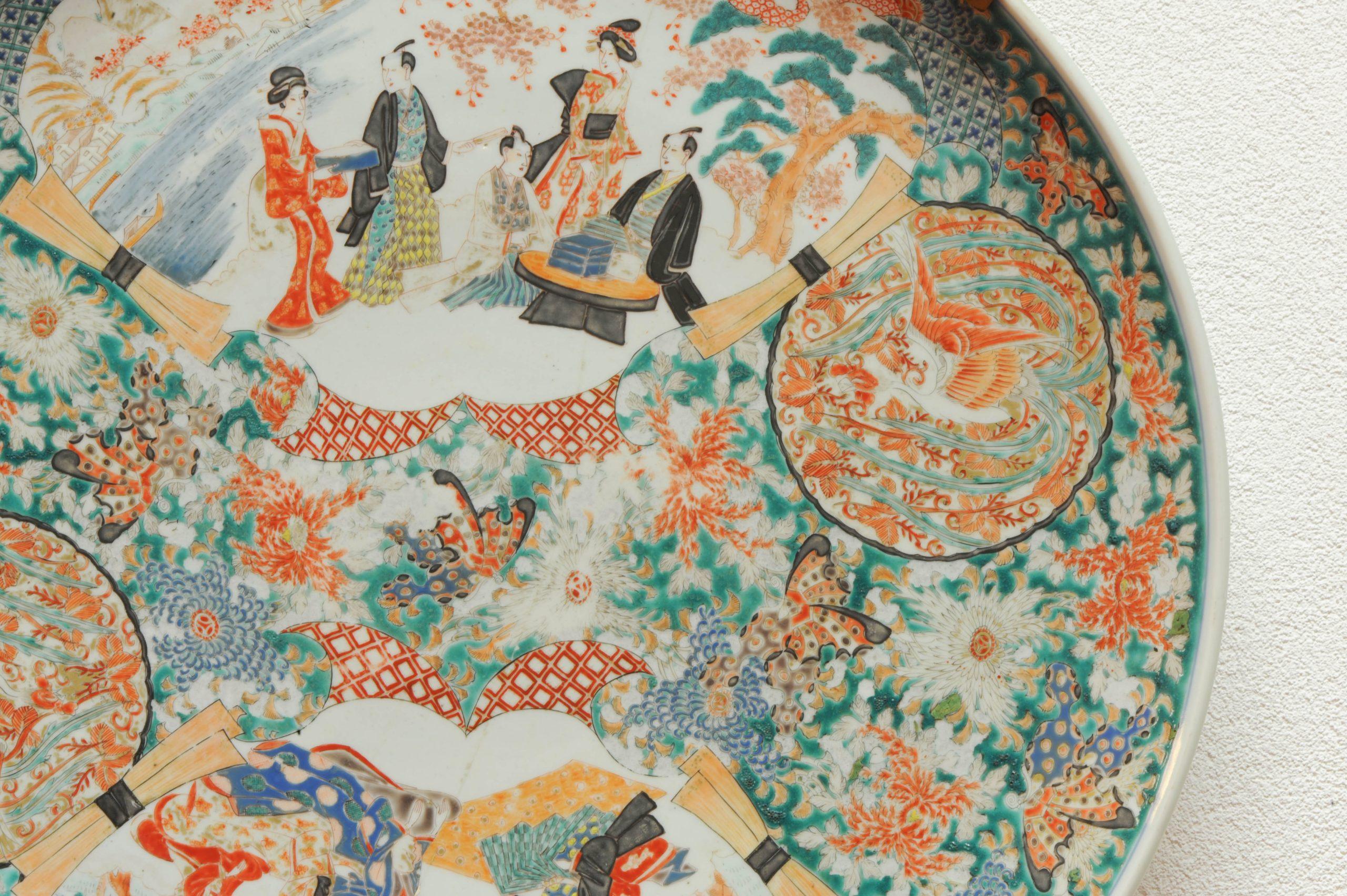 Japanische Porzellanschale Arita mit figuralen Vögeln und Blumen, gekennzeichnet „Video hinzugefügt“ im Angebot 1