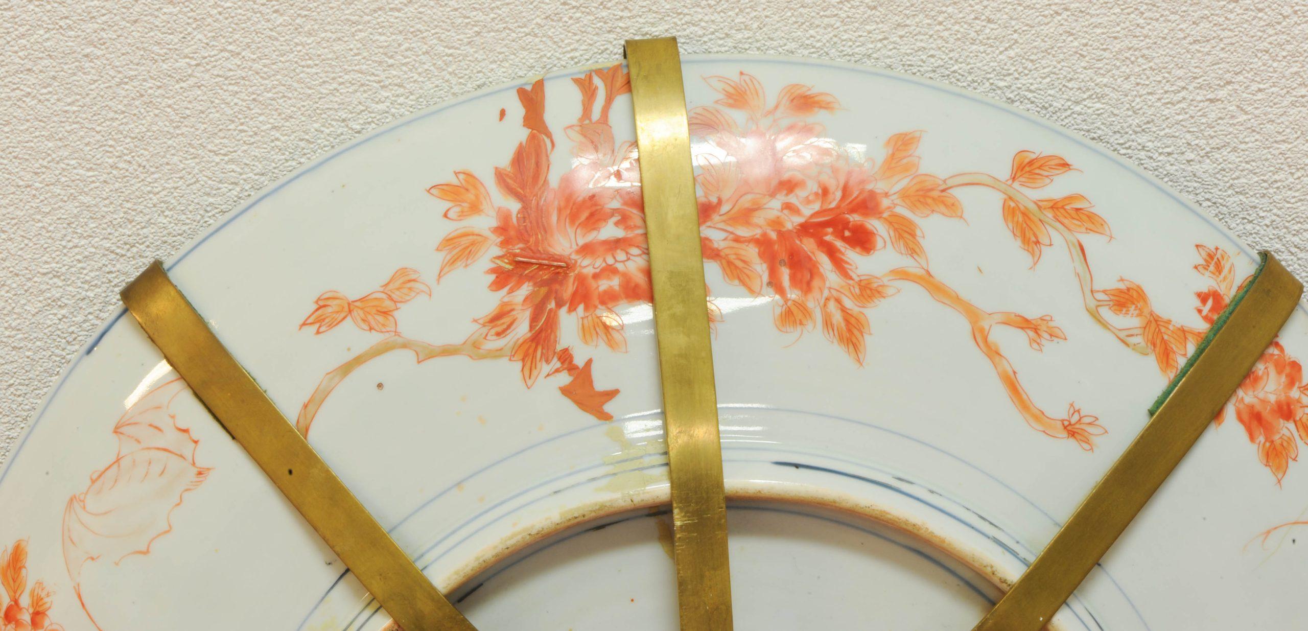 Plat en porcelaine japonaise Arita avec oiseaux et fleurs, marqué « Vidéo ajouté » en vente 2