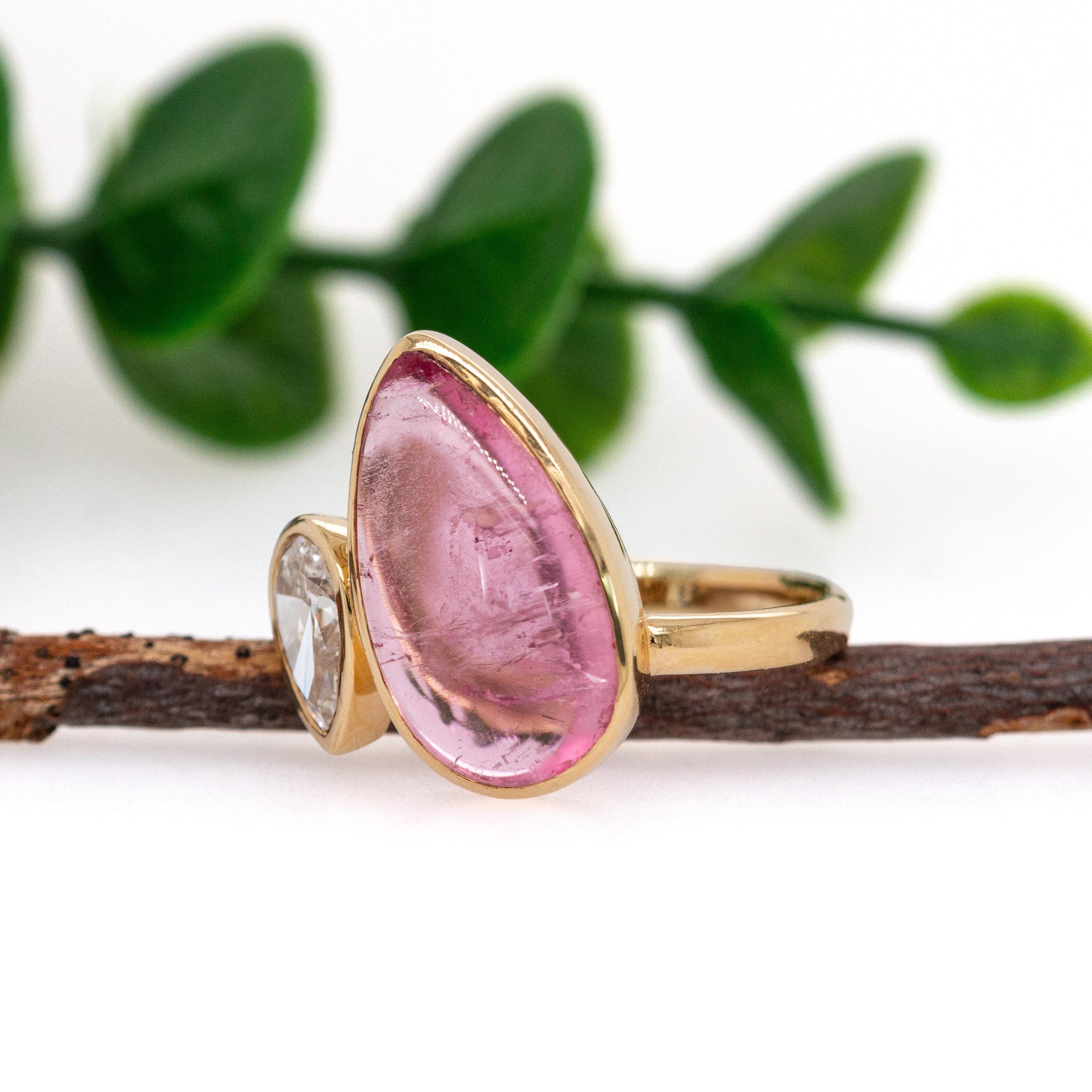 6,4 Karat Pinker Turmalin und im Labor hergestellter Diamantring  Lünettenfassung (Tropfenschliff) im Angebot