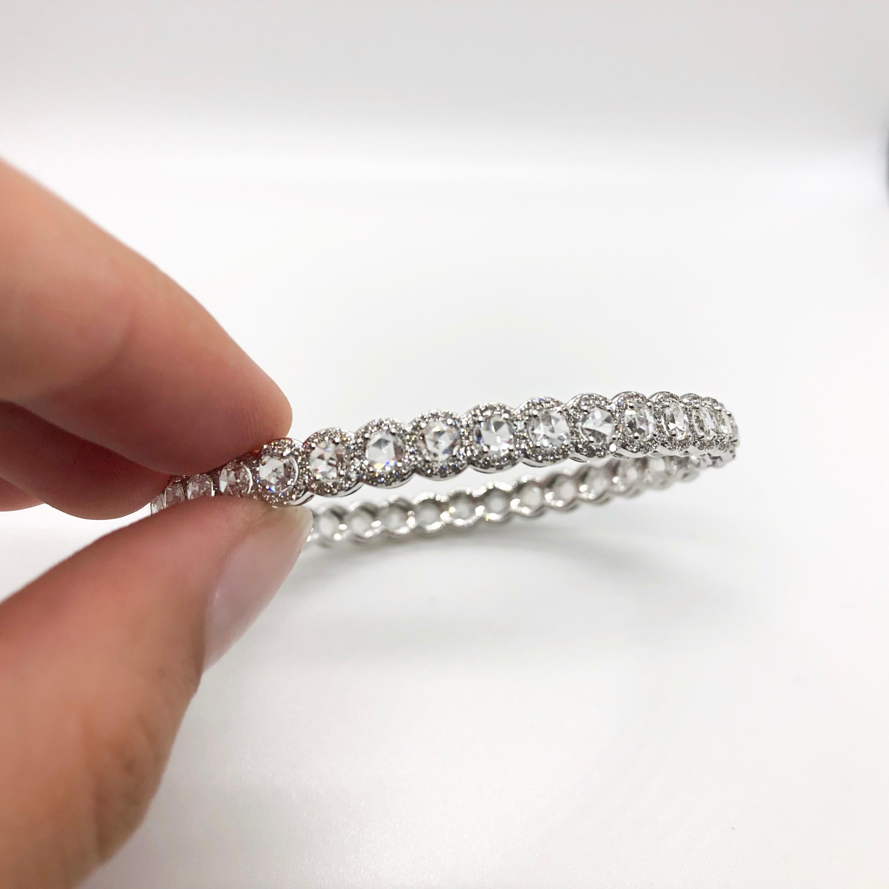 Contemporary 64 Facets 5.75 Carat Rose Cut Diamond Scallop Bangle Bracelet in White Gold For Sale