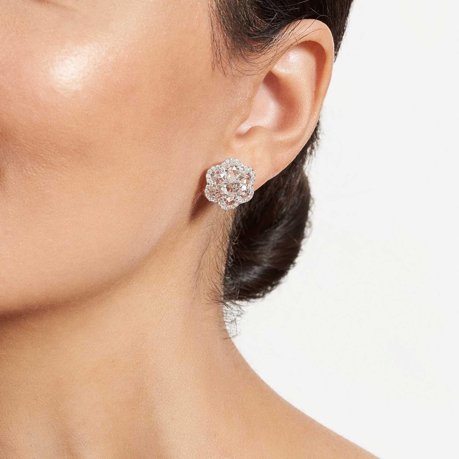 64Facets Diamond Flower Stud Earrings with Rose Cut Diamonds and 18 Karat Gold In New Condition For Sale In Los Angeles, CA