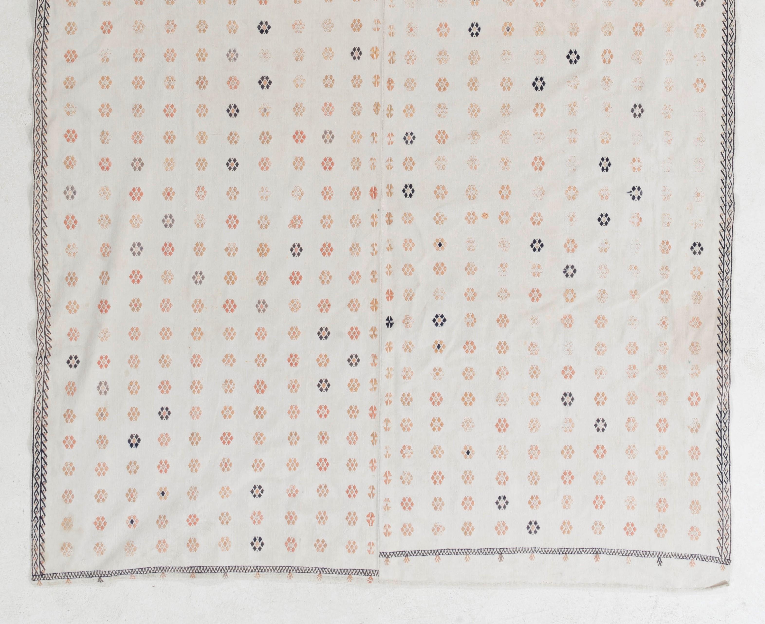 Handgewebter Kelim aus Baumwolle in Creme 6.3x10 Ft. Flachgewebe-Teppich mit floralem Design (Türkisch) im Angebot