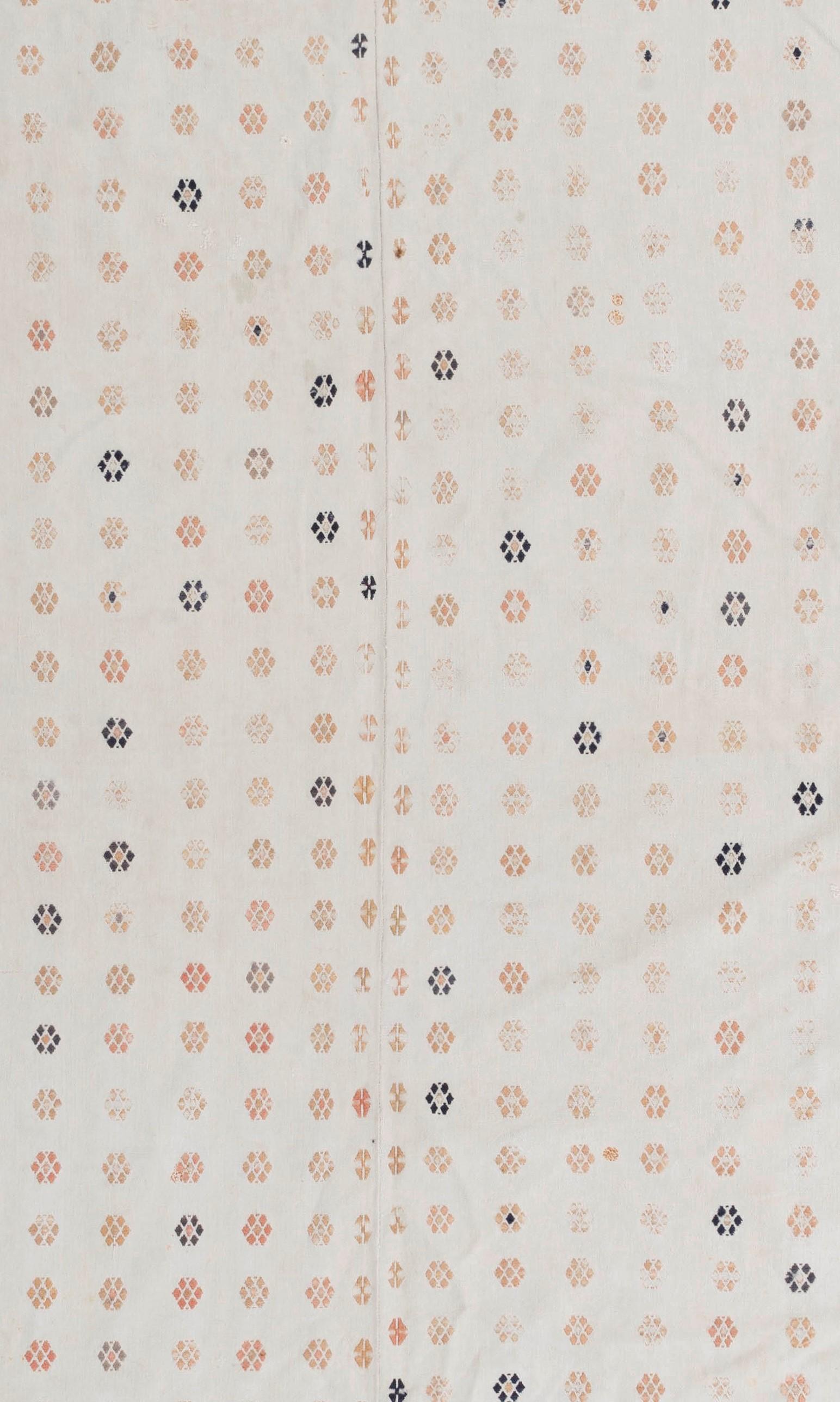 Handgewebter Kelim aus Baumwolle in Creme 6.3x10 Ft. Flachgewebe-Teppich mit floralem Design im Zustand „Gut“ im Angebot in Philadelphia, PA