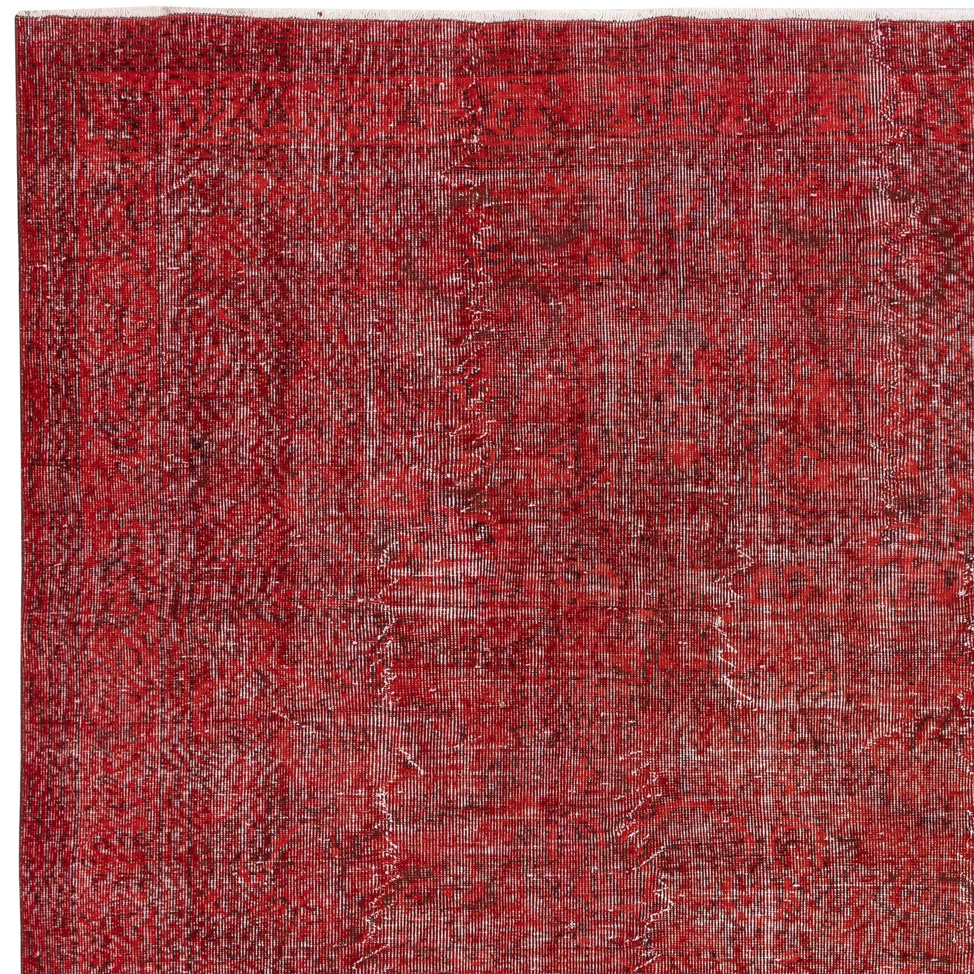 6.4x10 Ft Overdyed Rot Türkischer Teppich. Handgefertigter Vintage-Teppich für das Wohnzimmer im Zustand „Gut“ im Angebot in Spring Valley, NY