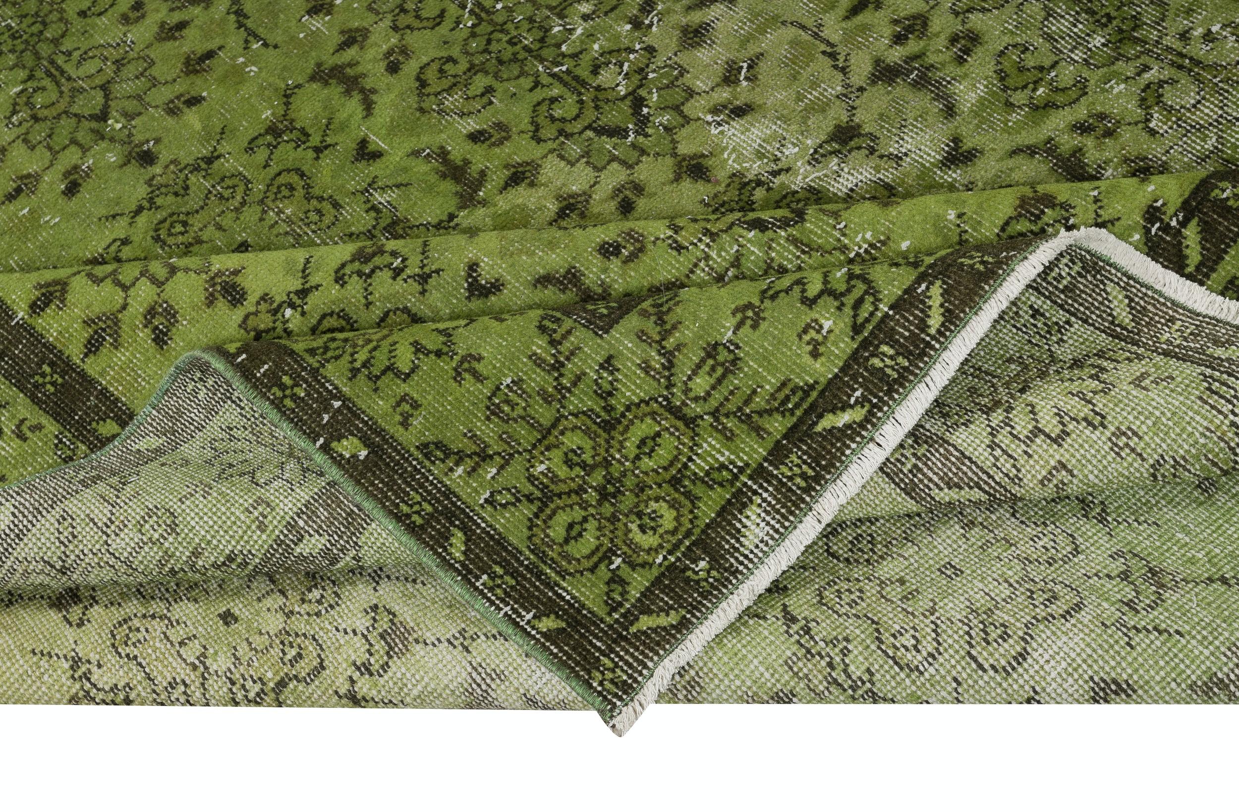 Alfombra turca contemporánea con motivos florales, verde, hecha a mano, de 1,8 x 2 metros Moderno en venta