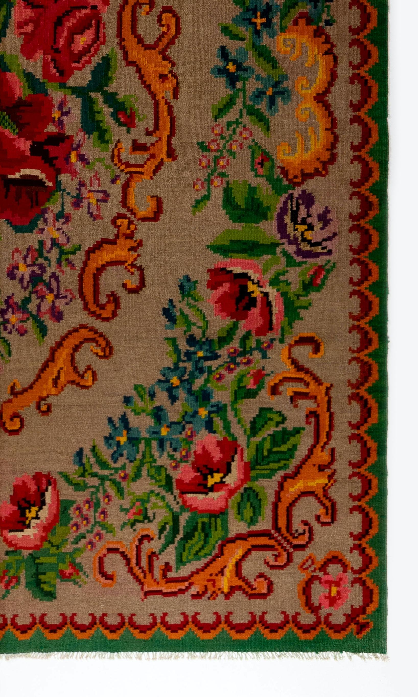 Kilim bessarabique à fleurs unique des années 1970, 6,4x10.5 Ft Suspension murale Bessarabian Bon état à Spring Valley, NY