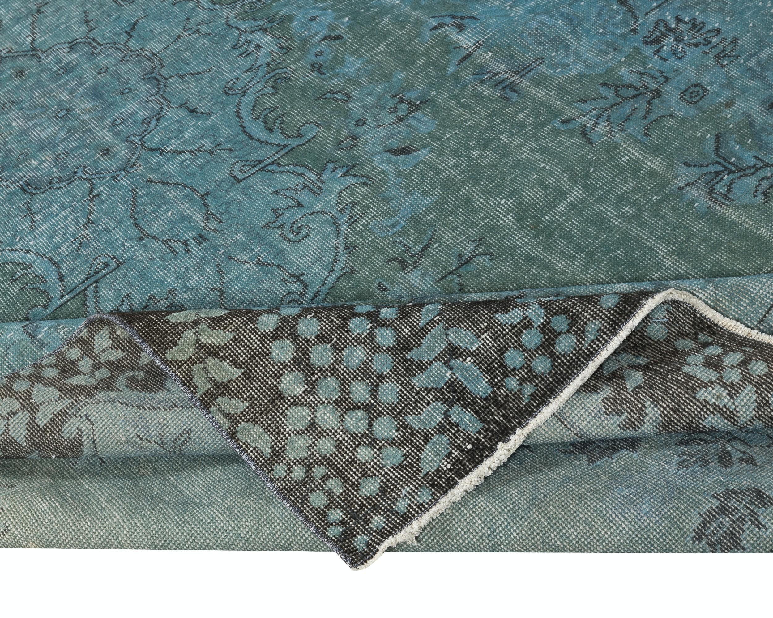 Blauer 6,4x10.7 Ft Farbteppich mit Medaillon-Design. Handgefertigt in der Türkei (Moderne) im Angebot
