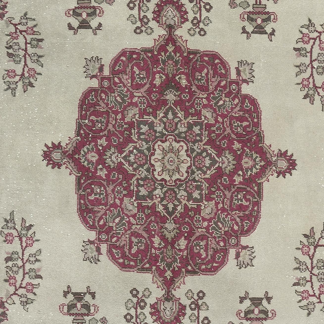 Handgefertigter Oushak-Teppich im Vintage-Stil für Landhaus, Bauernhaus und rustikales Dekor, 6,4x11.3 Ft im Zustand „Gut“ im Angebot in Spring Valley, NY