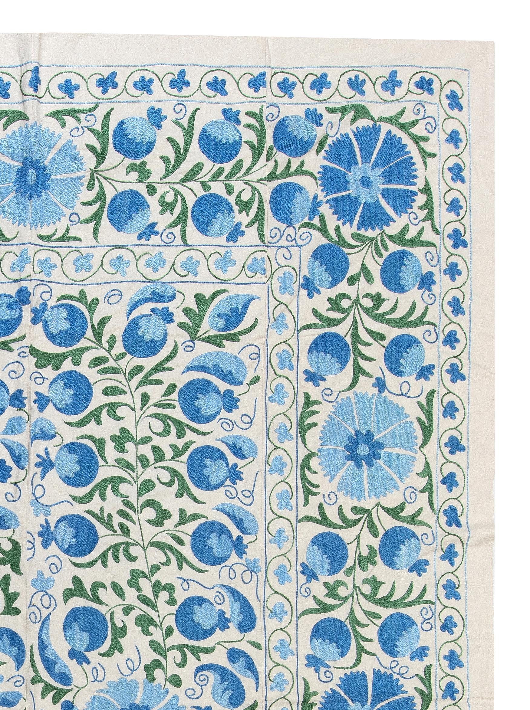 Ouzbek 6.4x8.3 Ft Tapis de lit en broderie de soie, tenture murale Suzani, tapisserie ouzbek bleue en vente
