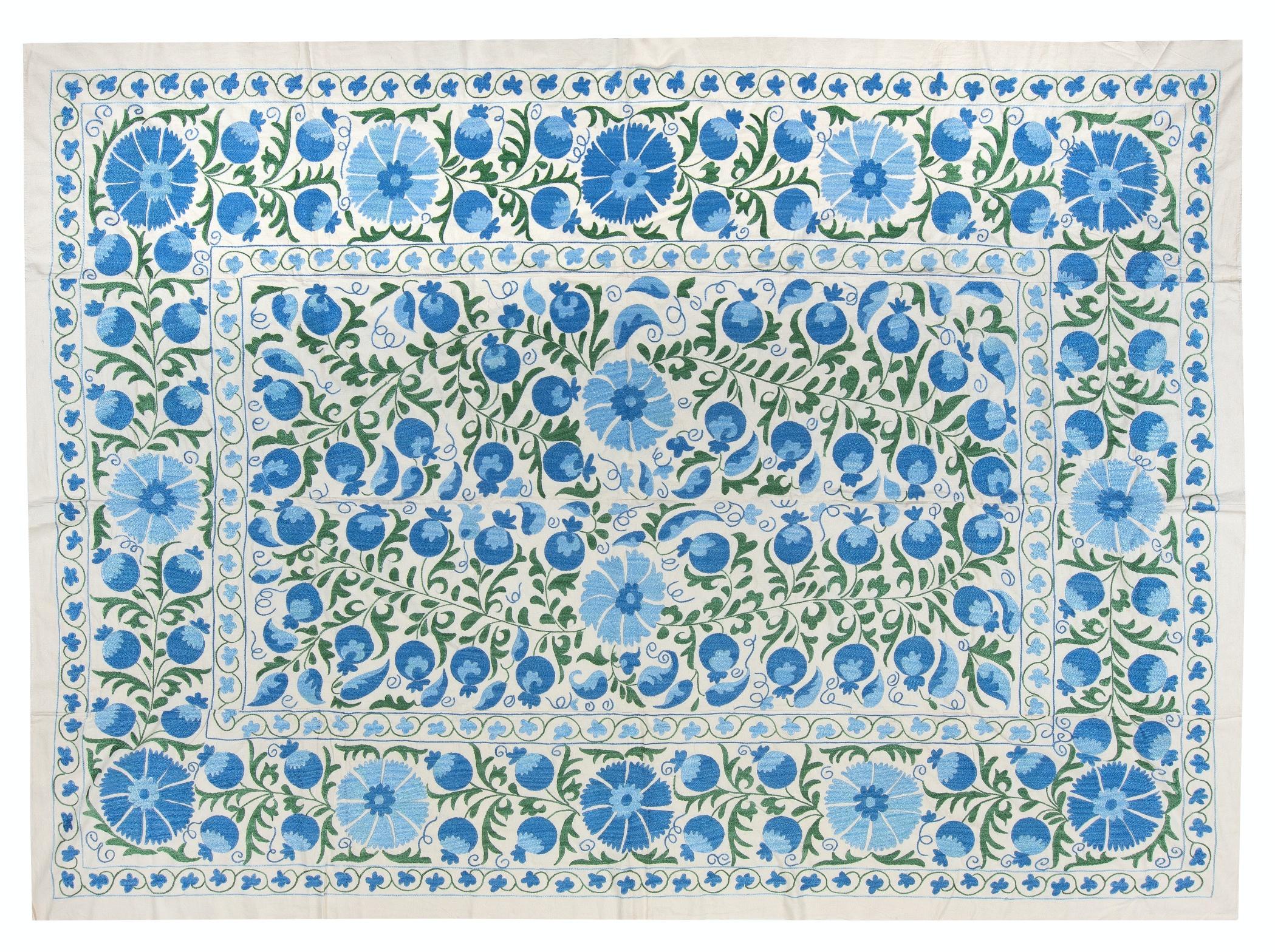 Coton 6.4x8.3 Ft Tapis de lit en broderie de soie, tenture murale Suzani, tapisserie ouzbek bleue en vente