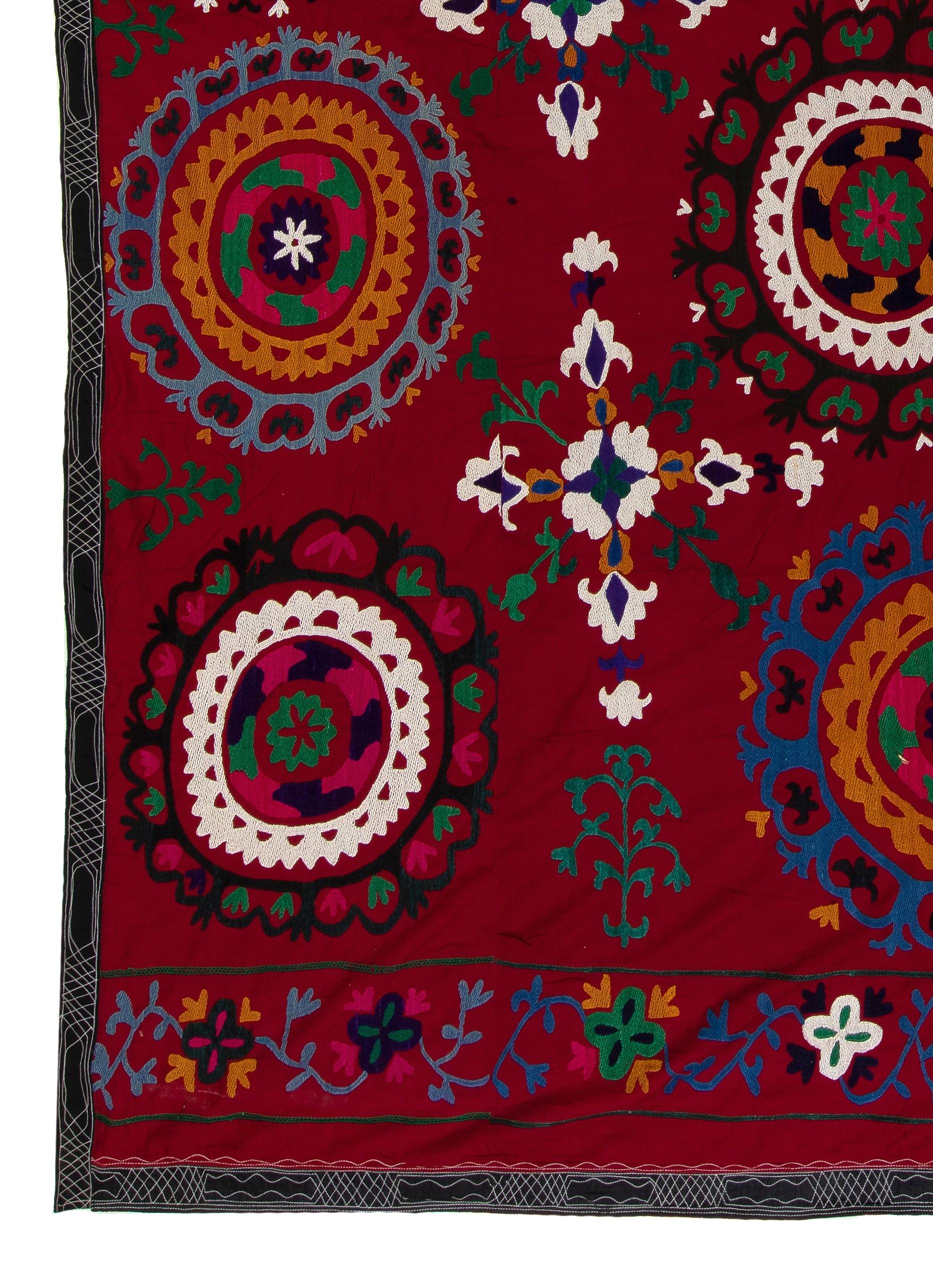 Ouzbek 6.4x8.4 Ft Silk Embroidery Bed Cover, Burgundy Red Throw, Vintage Wall Hanging en vente