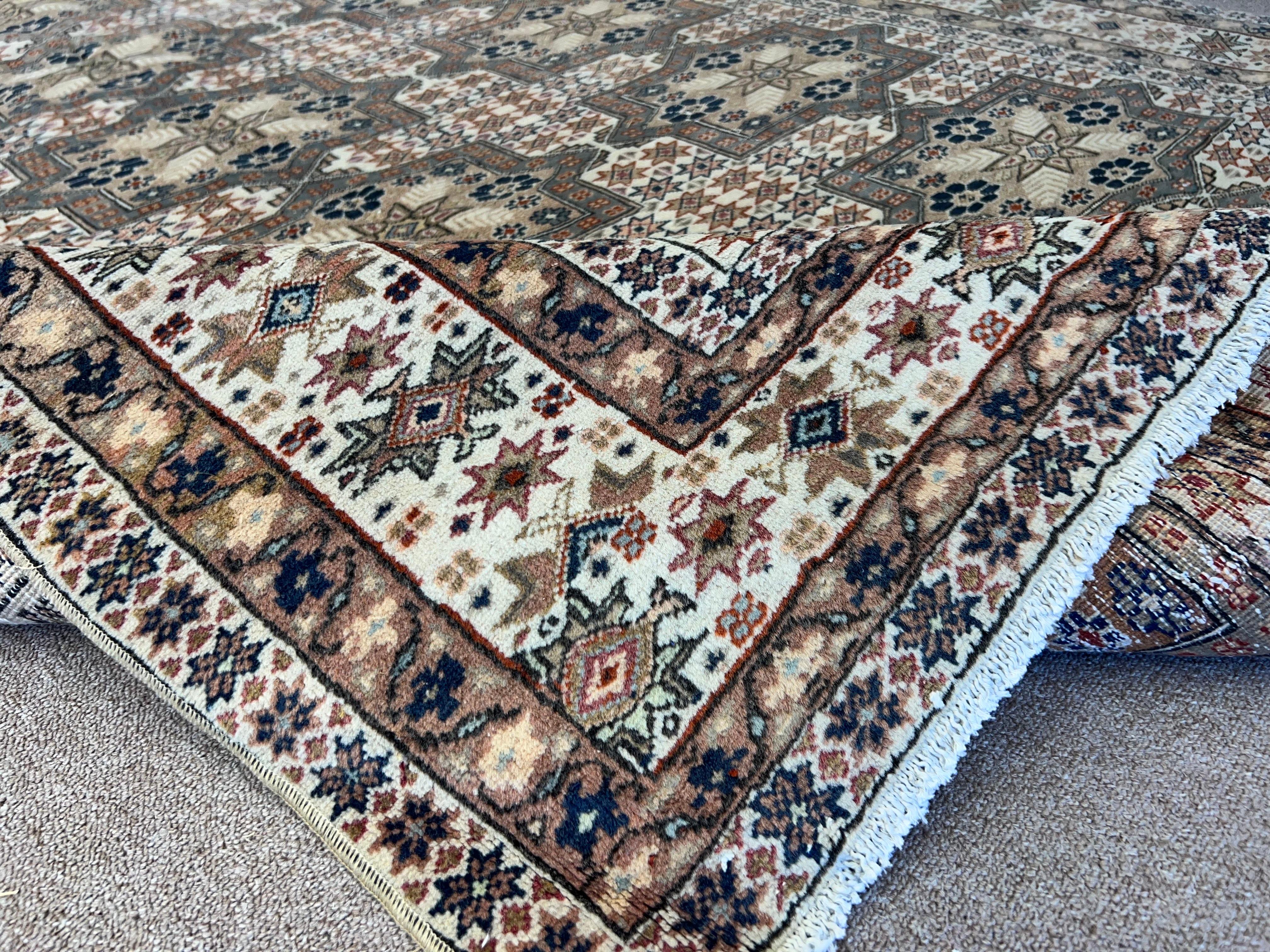 handgeknüpfter Anatolischer Kayseri-Teppich mit Sternen und Blumen, 6,4x9.2 m (Baumwolle) im Angebot