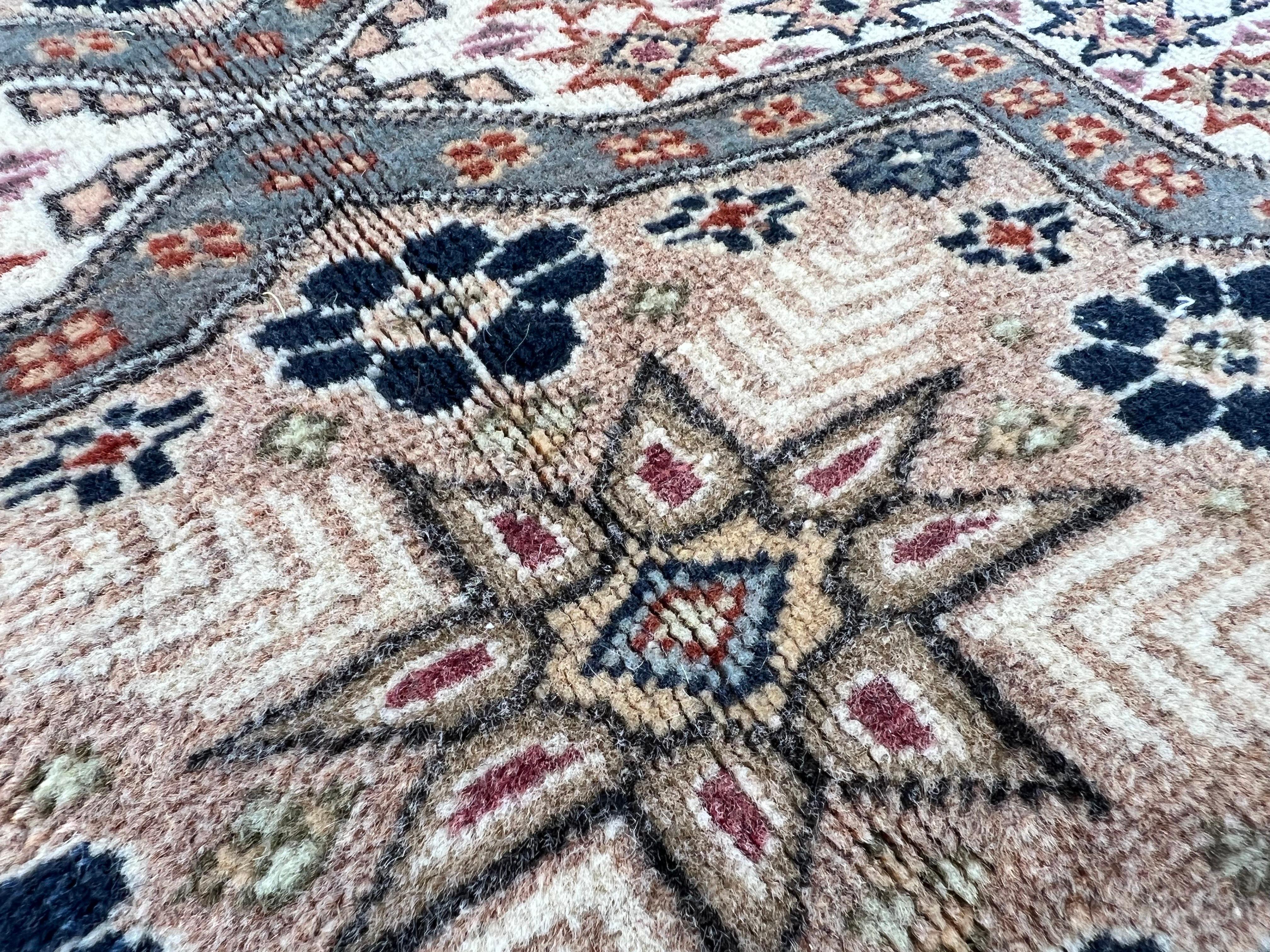 6.4x9.2 Ft Fine HandKnotted Vintage Anatolian Kayseri Rug with Stars and Flowers For Sale 2