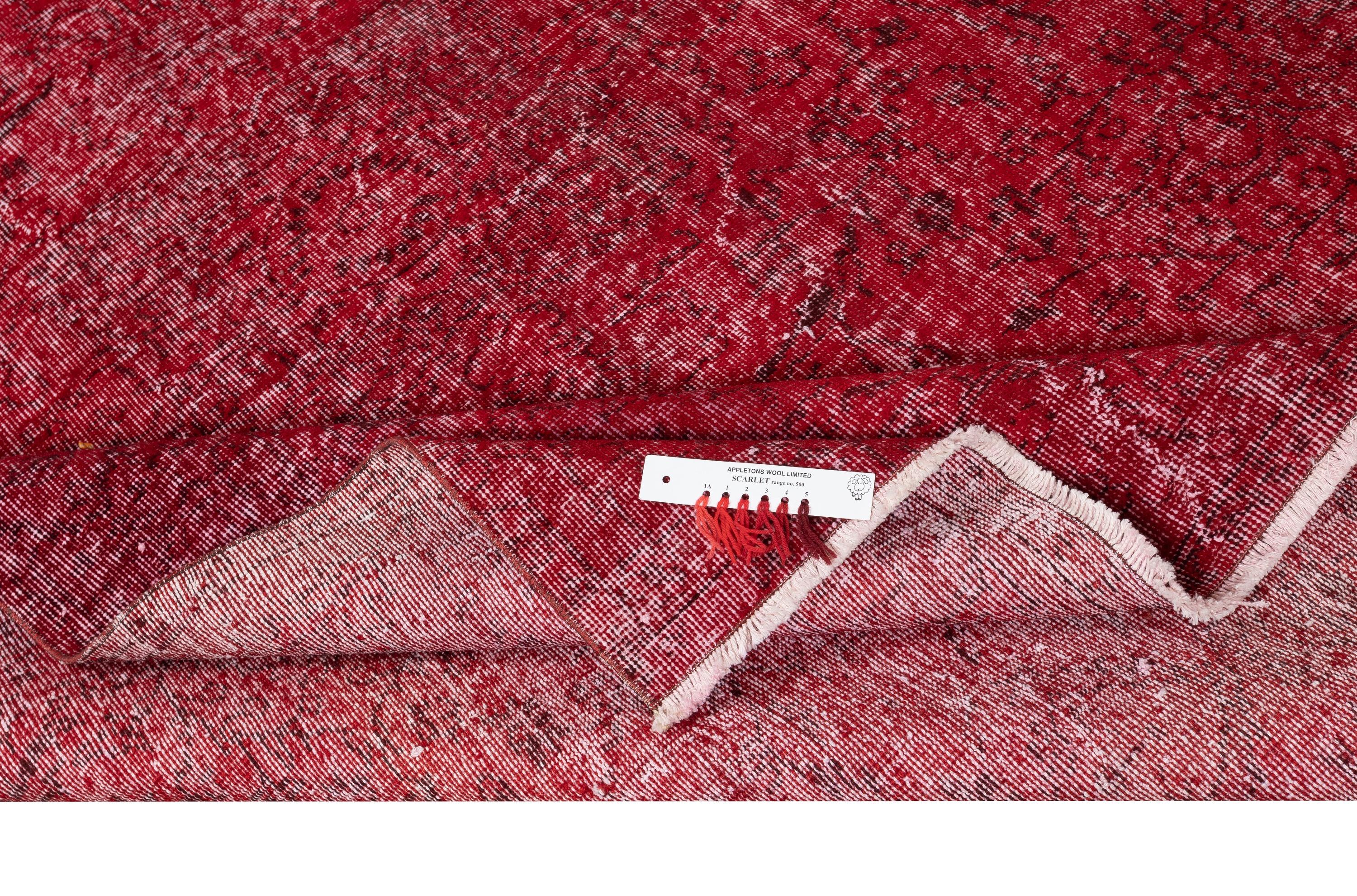 6.4x9.2 Ft Handgefertigter Türkischer Wollteppich. Überfärbter roter Vintage-Teppich für modernes Zuhause (Moderne) im Angebot