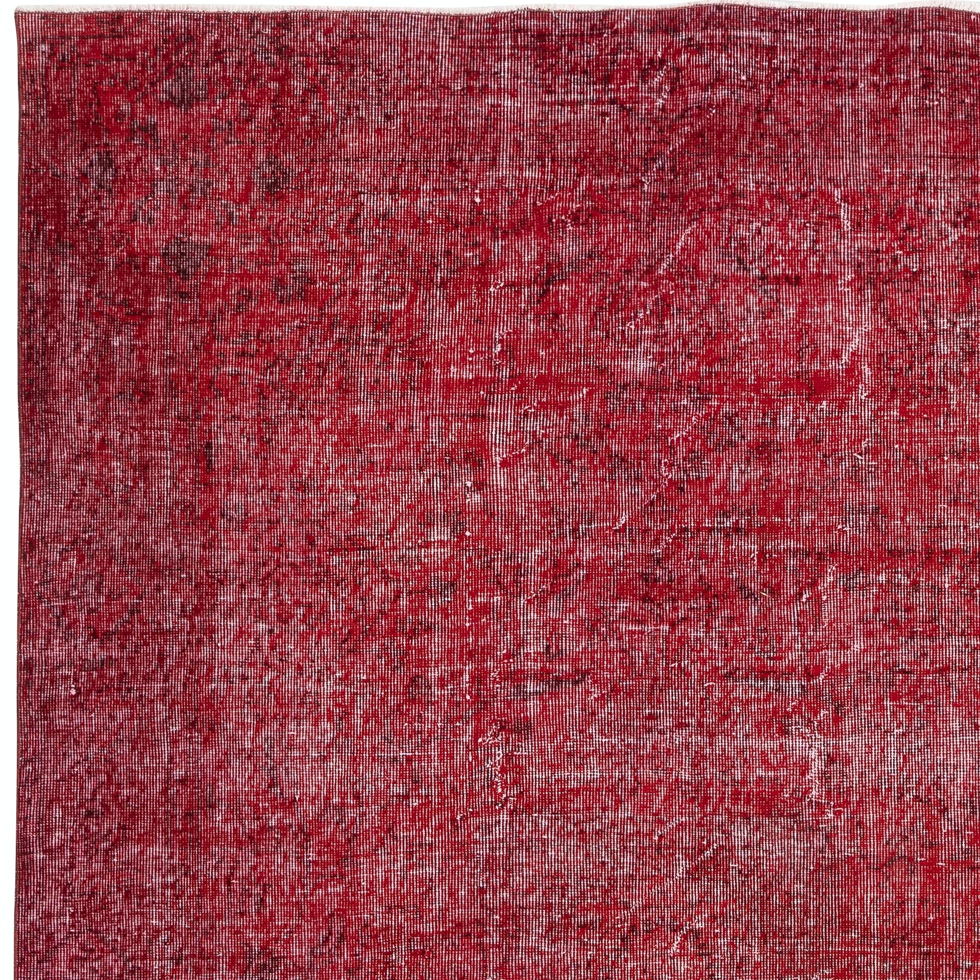 6.4x9.2 Ft Handgefertigter Türkischer Wollteppich. Überfärbter roter Vintage-Teppich für modernes Zuhause im Zustand „Gut“ im Angebot in Spring Valley, NY