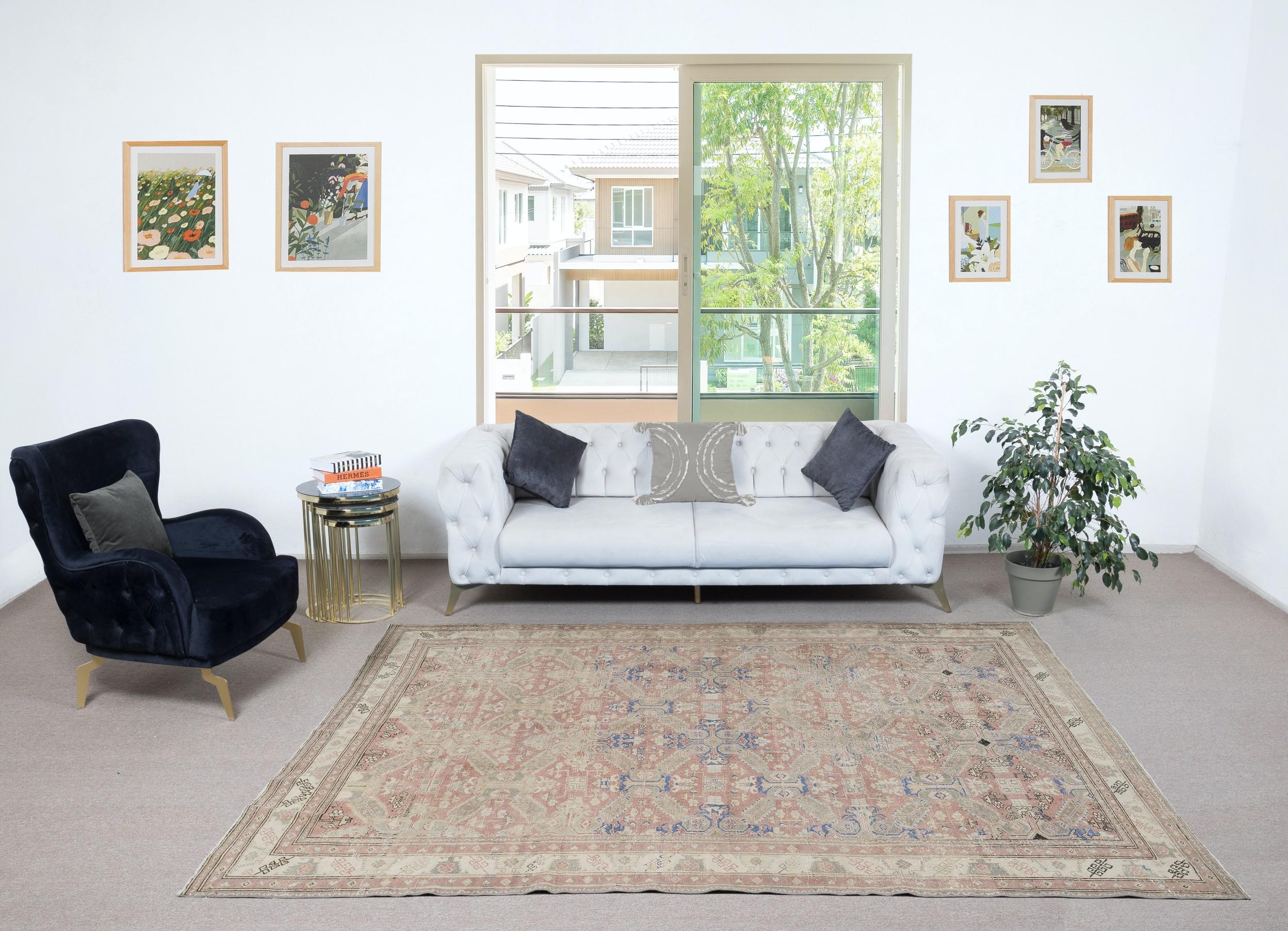 Infondi nella tua casa la bellezza senza tempo di questo tappeto Kyseri, un capolavoro annodato a mano realizzato con una lussuosa miscela di lana e cotone. Tessuto da abili artigiani con tecniche secolari, questo tappeto presenta intricati motivi