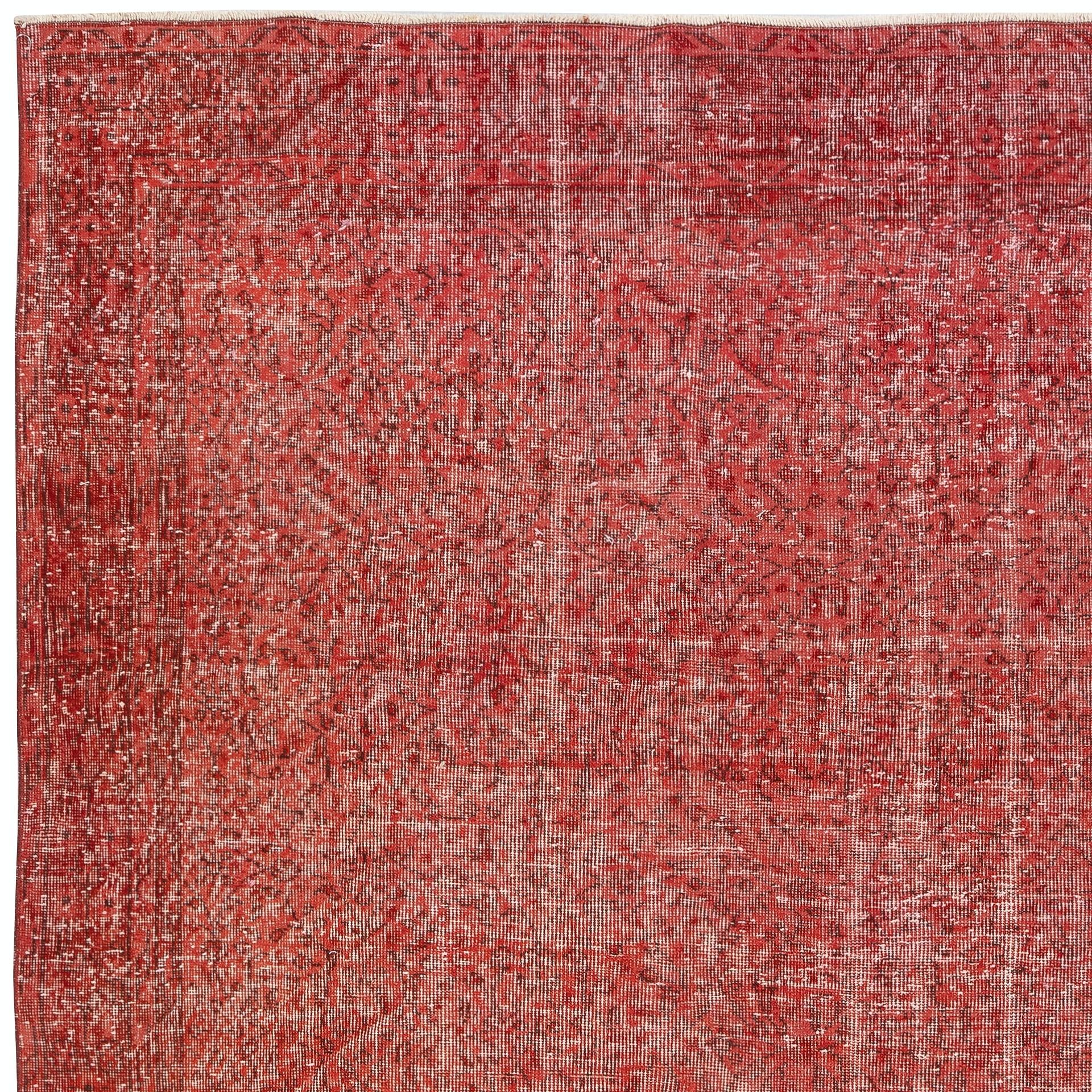 6.4x9.5 Ft Handgeknüpfter Türkischer Teppich. Vintage Overdyed Roter Flächenteppich für Innenräume (Mitte des 20. Jahrhunderts) im Angebot