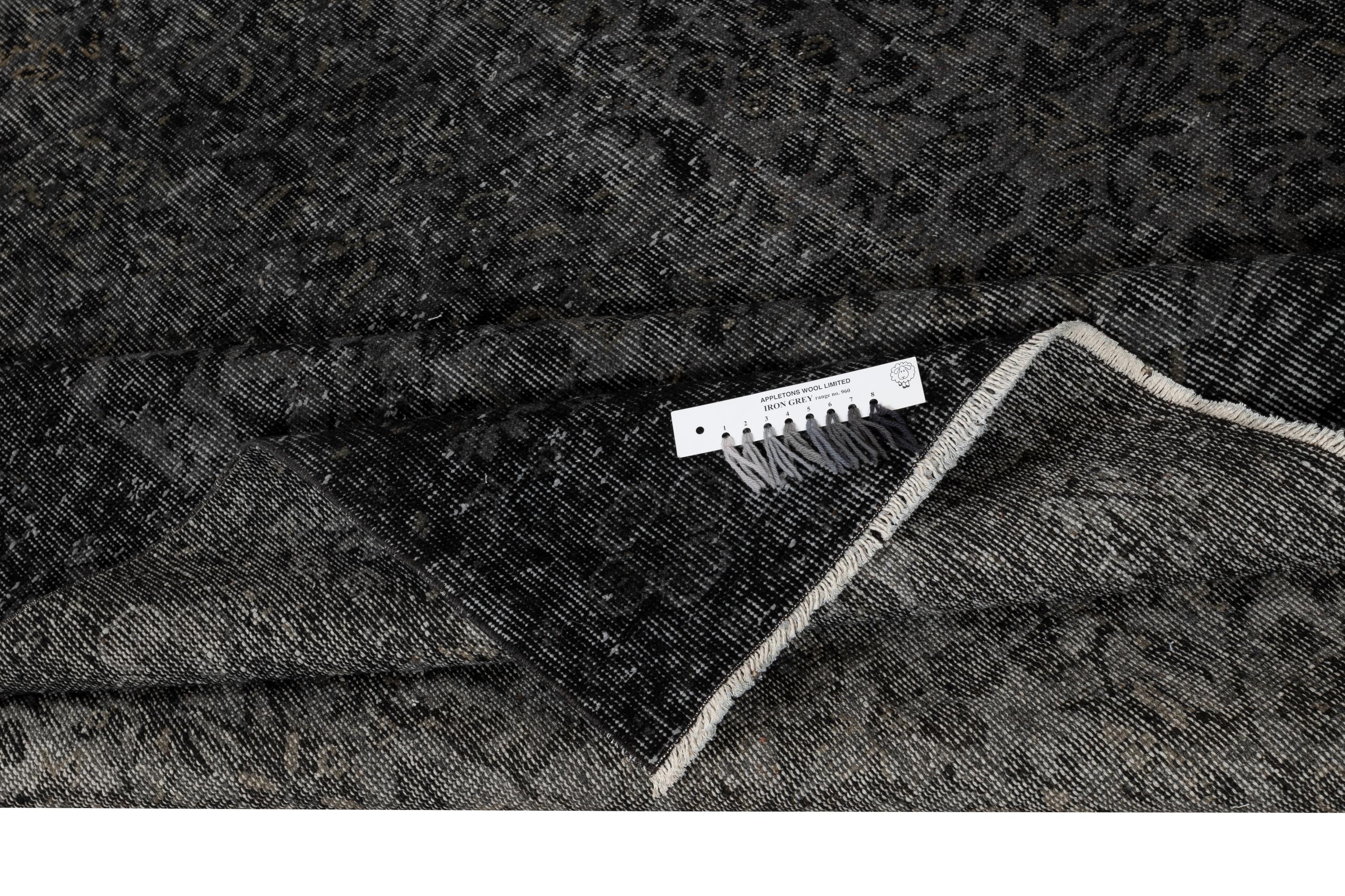 6.4x9.6 Ft Overdyed Schwarzer Teppich. Handgefertigter türkischer Vintage-Teppich für das Wohnzimmer (Moderne) im Angebot