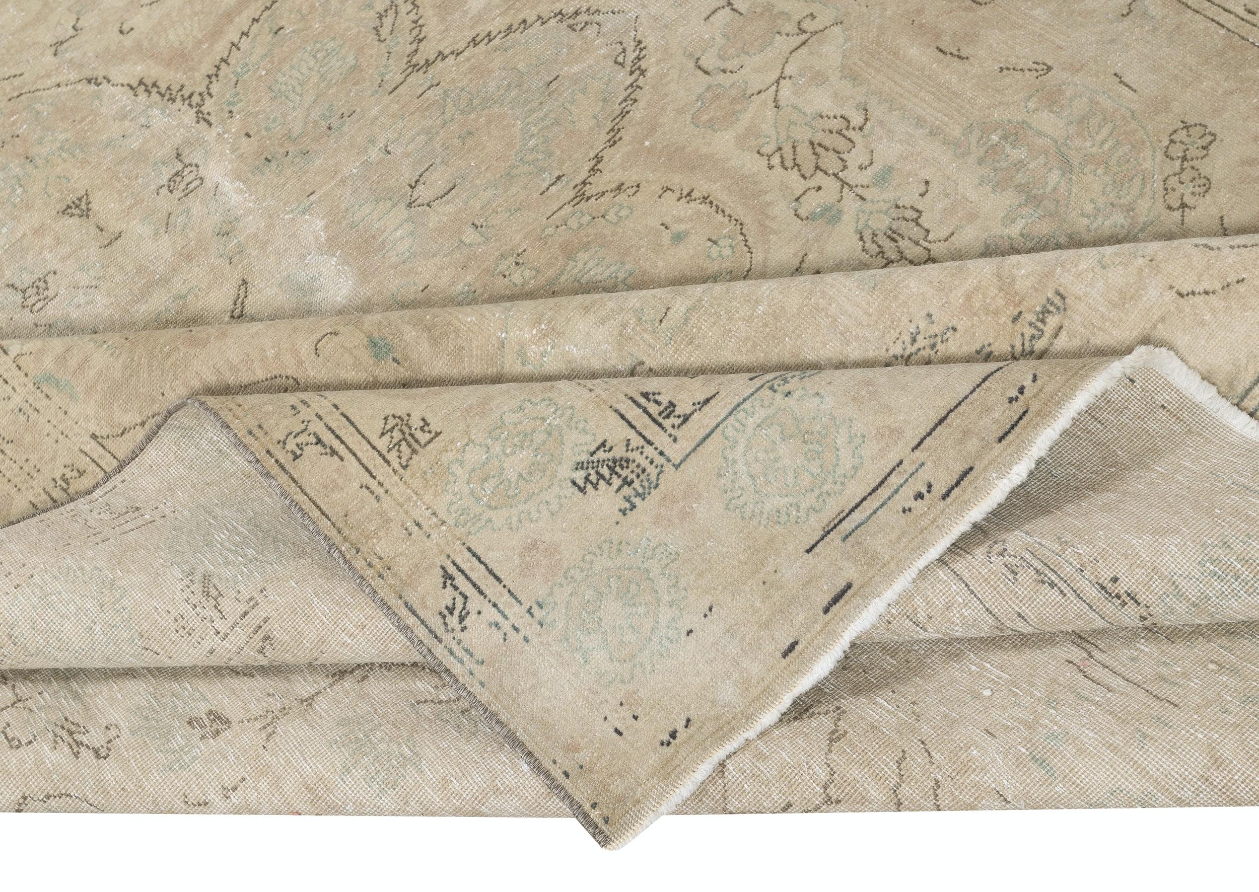 Country Tappeto turco vintage beige fatto a mano da 6,4x9,6 piedi per arredamento rustico e casalingo in vendita