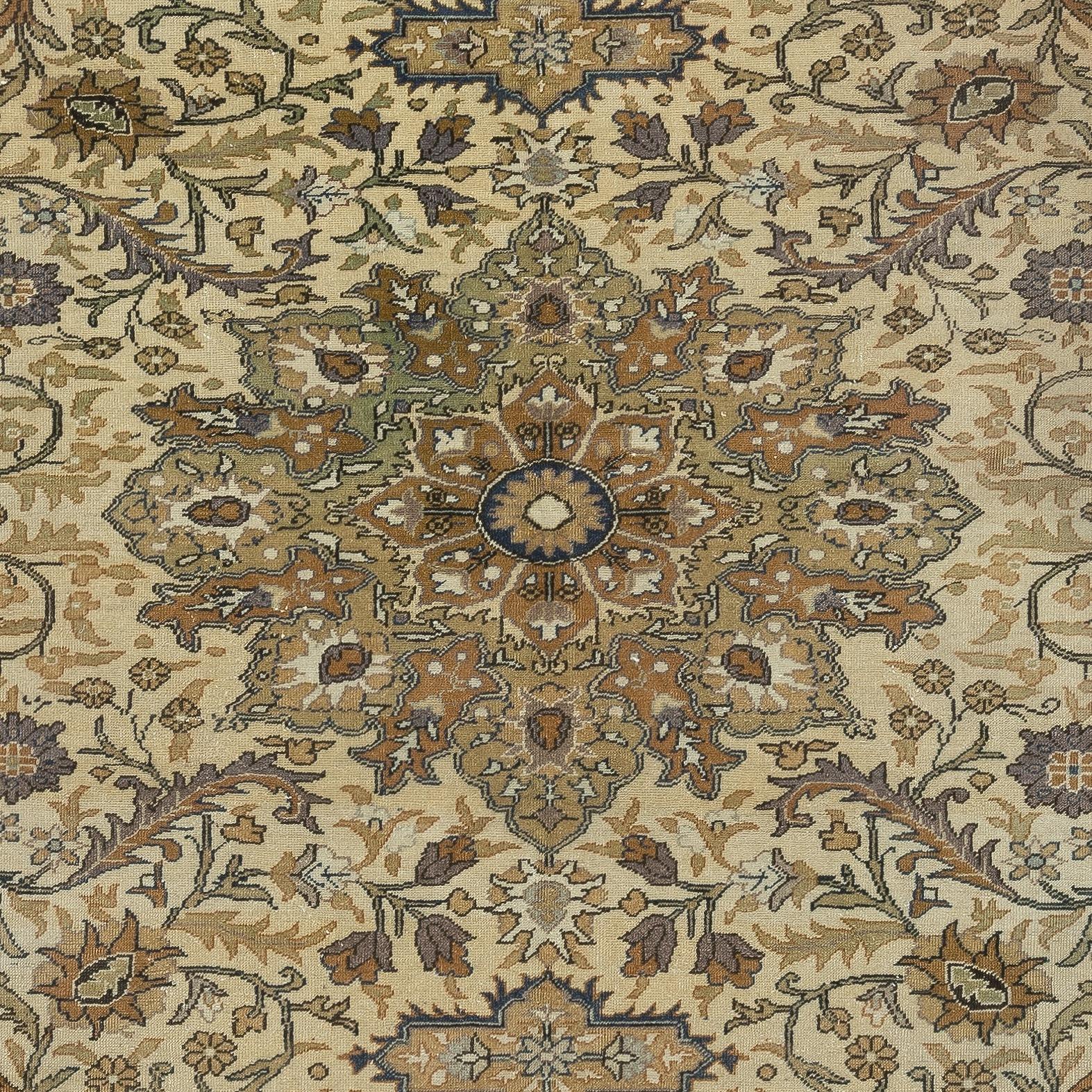 6.4x9.6 Ft Vintage Handmade Turkish Bereich Teppich in Schattierungen von beige, 100% Wolle (Handgeknüpft) im Angebot