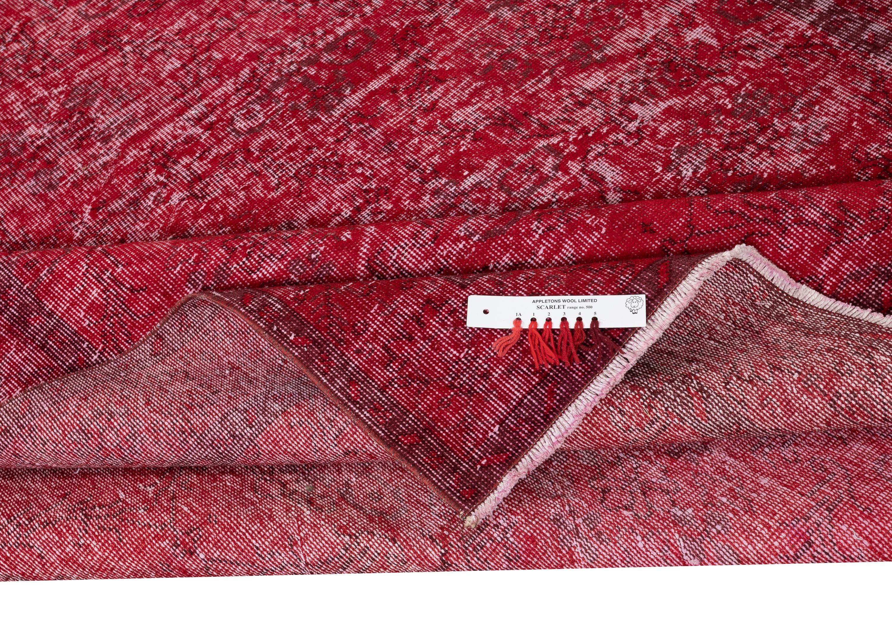 6.4x9.6 Ft Vintage Türkischer Teppich. Übergefärbter roter, handgefertigter Teppich für moderne Innenräume (Moderne) im Angebot