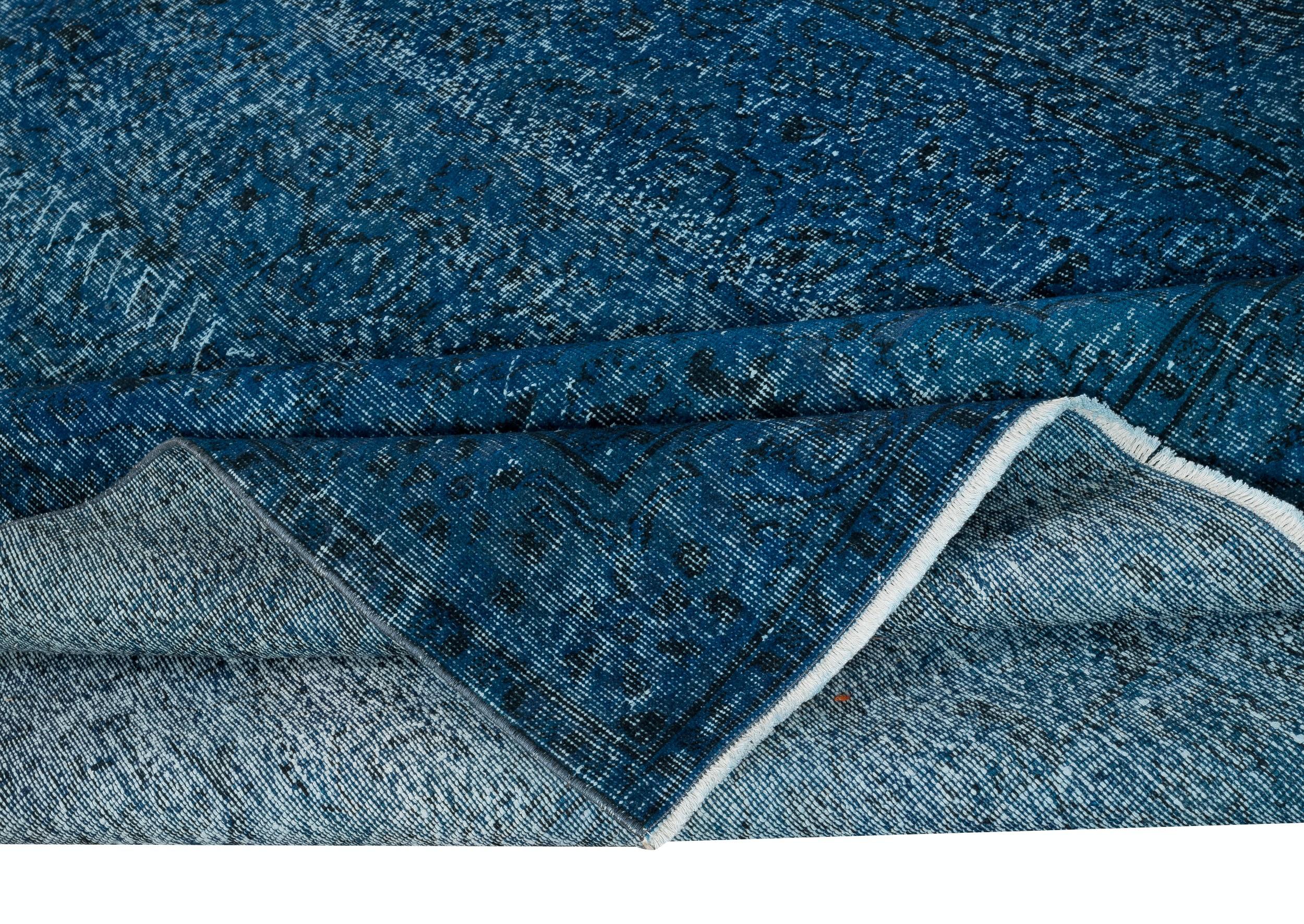 Modern 6.4x9.7 Ft Contemporary Handmade Turkish Wool Area Rug in Navy Blue Color For Sale