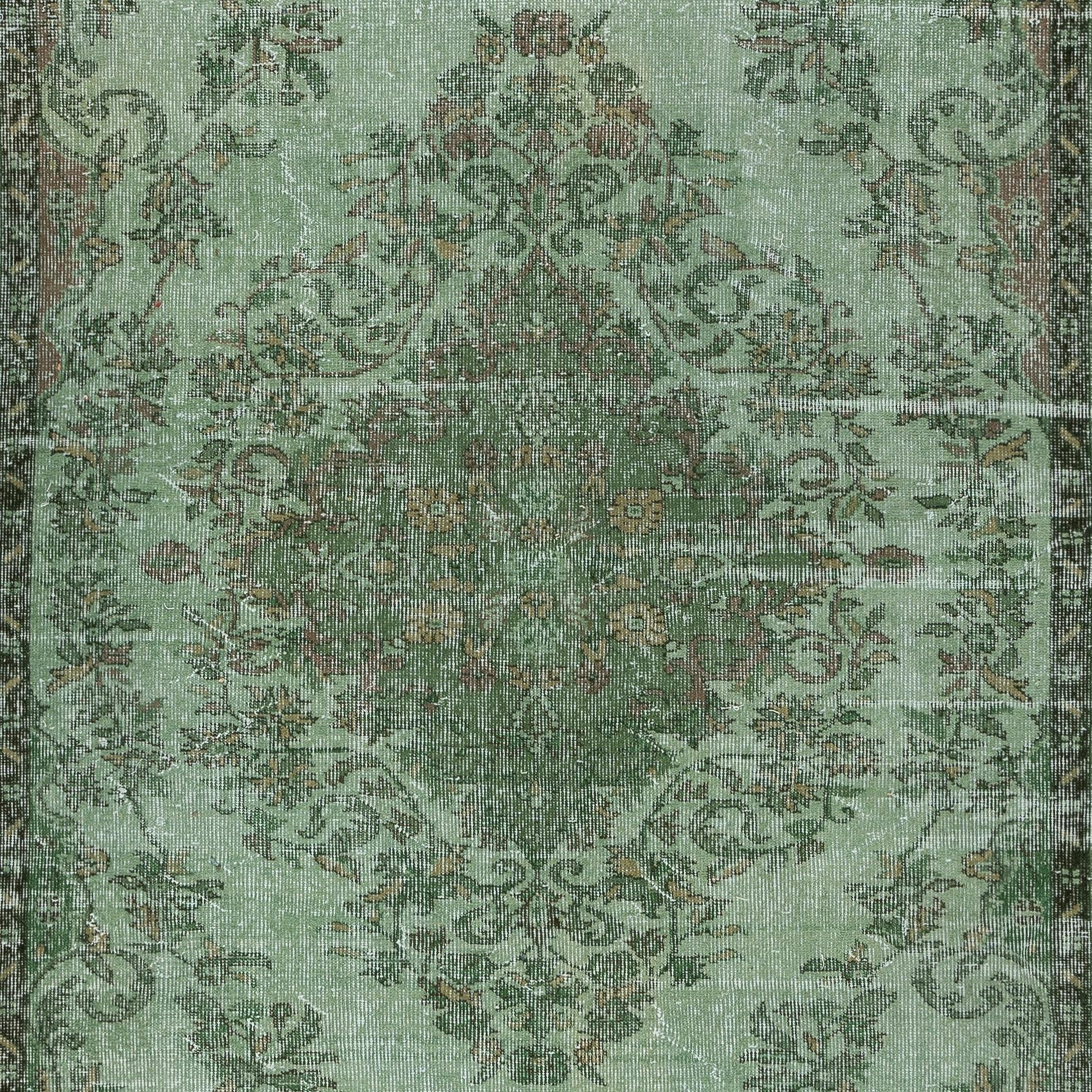 Turco Tappeto turco vintage fatto a mano 6.4x9.7 Ft tinto di verde per interni moderni in vendita