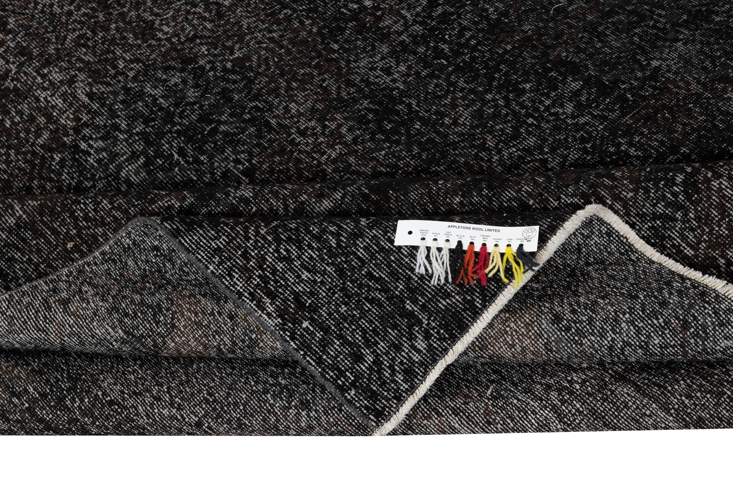 Moderno Tappeto per l'area 6.4x9.8 Ft a tinta unita nero sovratinto, annodato e tessuto a mano in Turchia in vendita