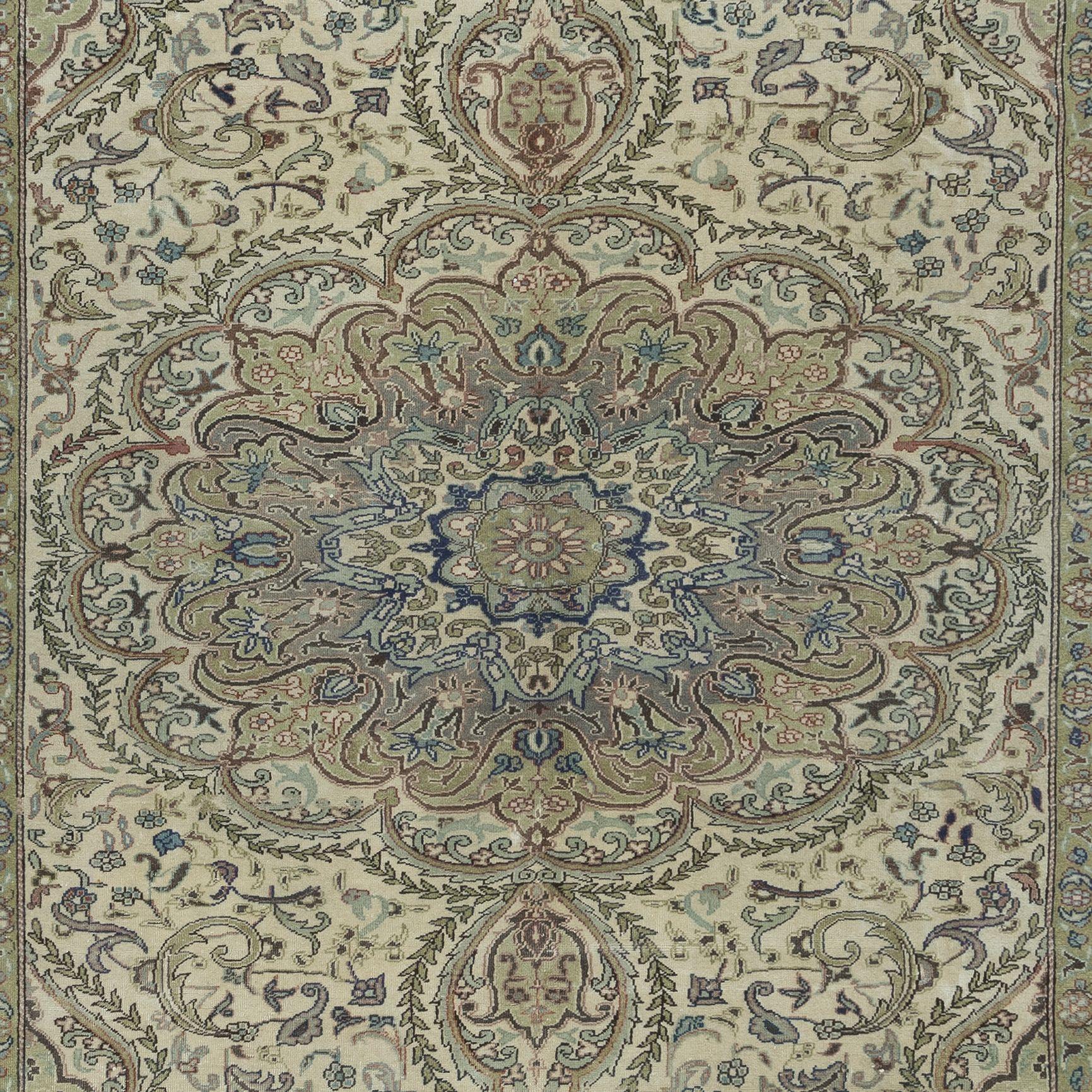 6.4x9.8 Ft Traditional Handmade Turkish Medallion Design Rug in Green Tones In Good Condition For Sale In Philadelphia, PA