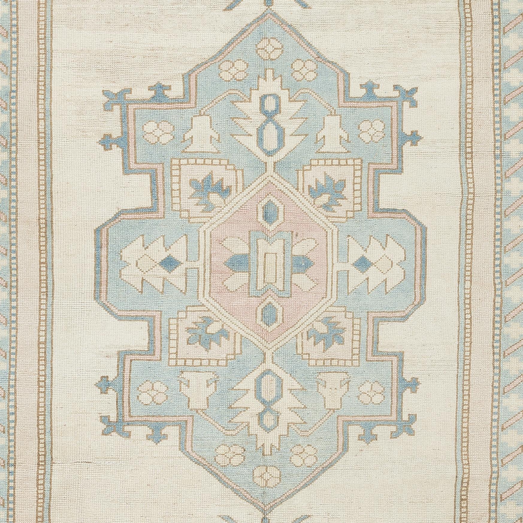 Handgefertigter türkischer Vintage-Teppich mit geometrischem Design und geometrischem 6,4x9,8 Fuß, 100% Wolle (Türkisch) im Angebot