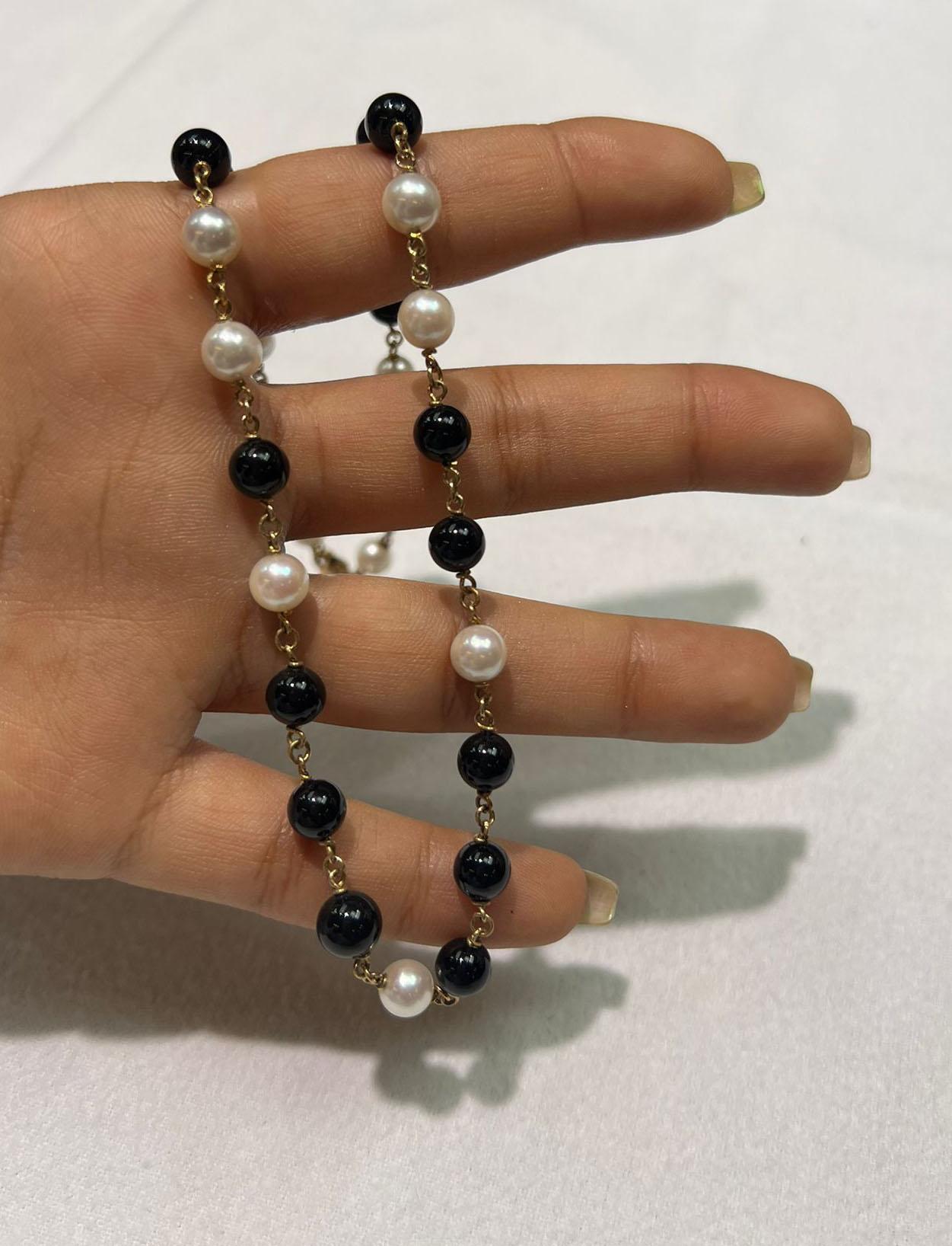 Onyx and Akoya Pearls with Silver Chain and Silver Clasp For Sale 3