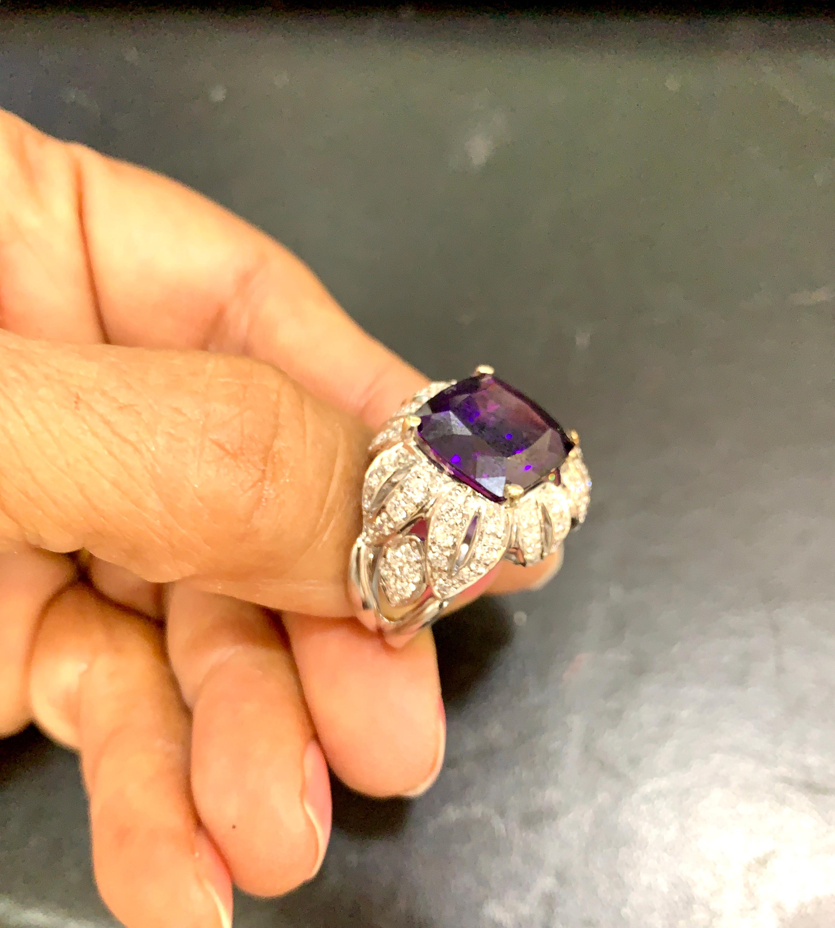 6.5 Carat Amethyst And 1.5 Carat Diamond  Ring 18 Karat White Gold, 1970s, Italy In Excellent Condition For Sale In New York, NY