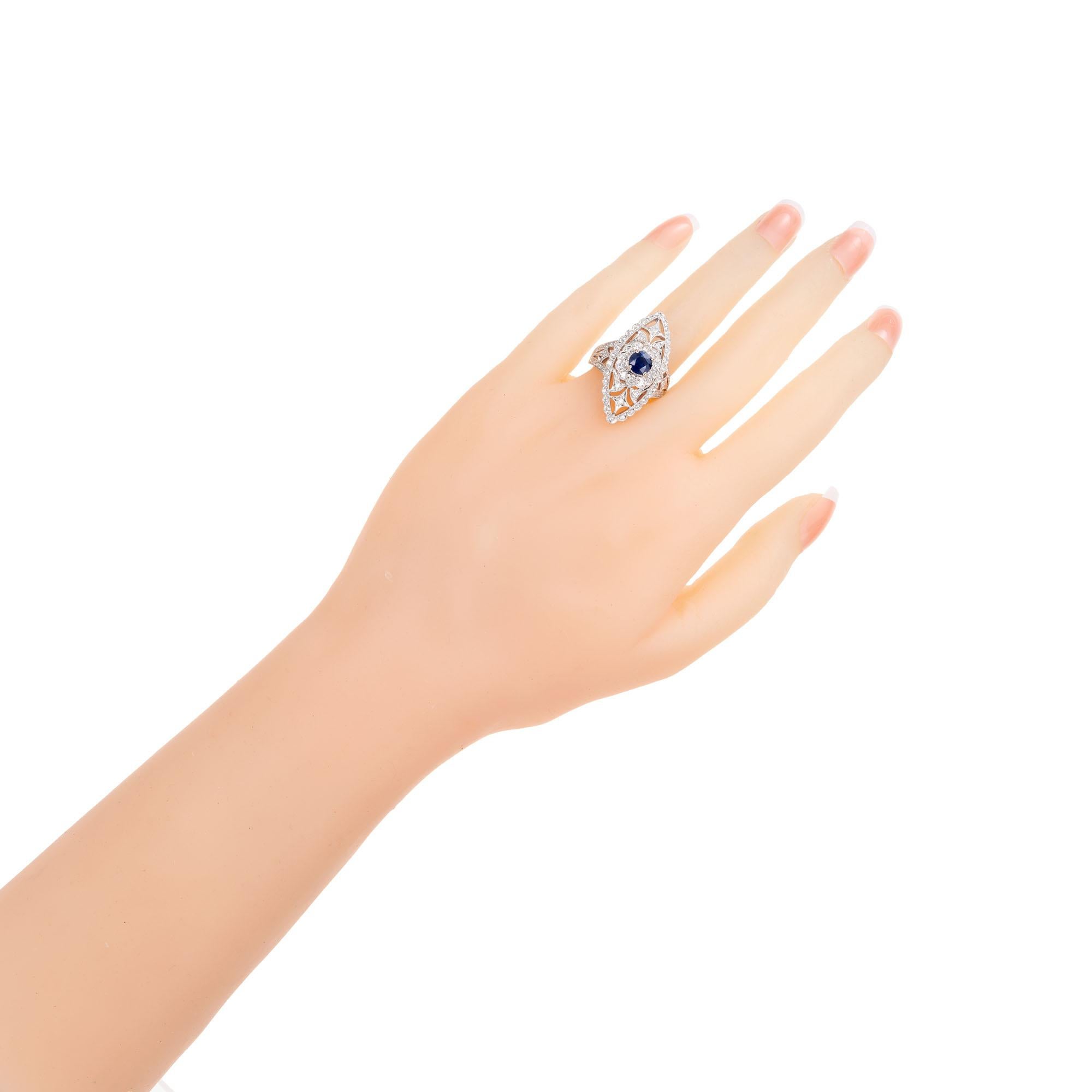 Anello da cocktail in oro bianco con diamante e zaffiro blu da 0,65 carati in vendita 2