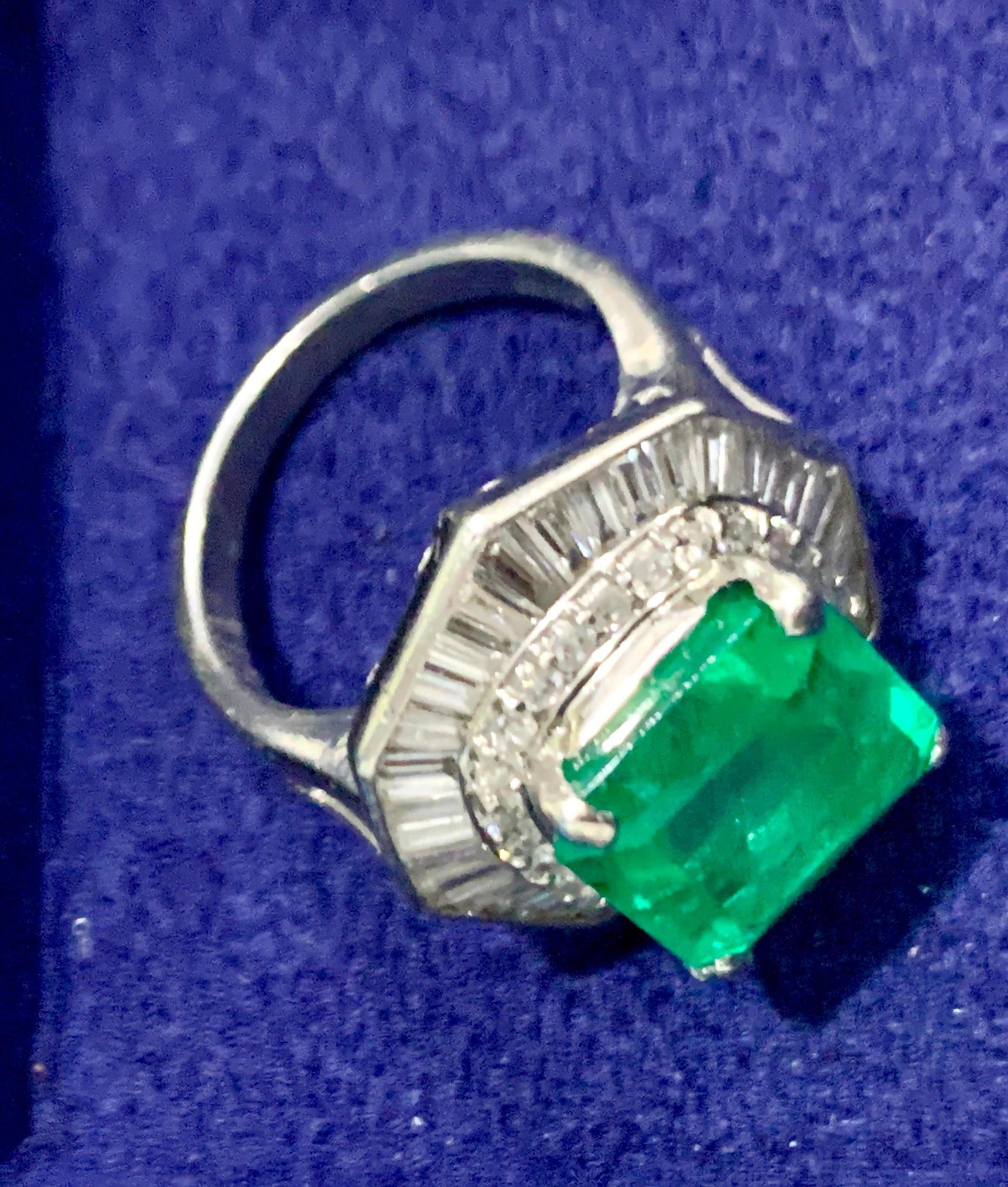 6.5 Carat Emerald Cut Colombian Emerald and 2.4 Carat Diamond Ring Platinum In Excellent Condition For Sale In New York, NY